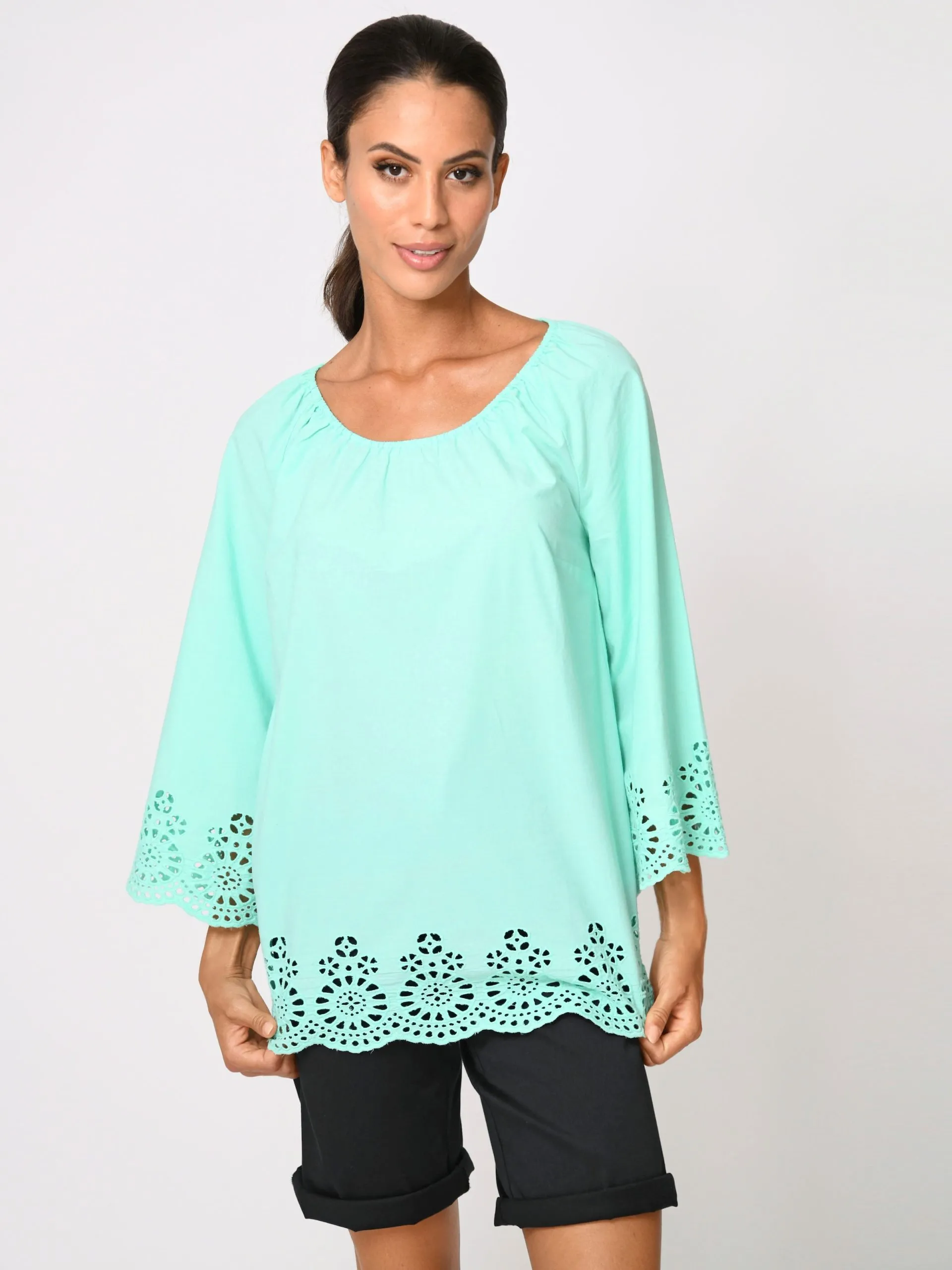 Bluse mit sommerlicher Lochspitze