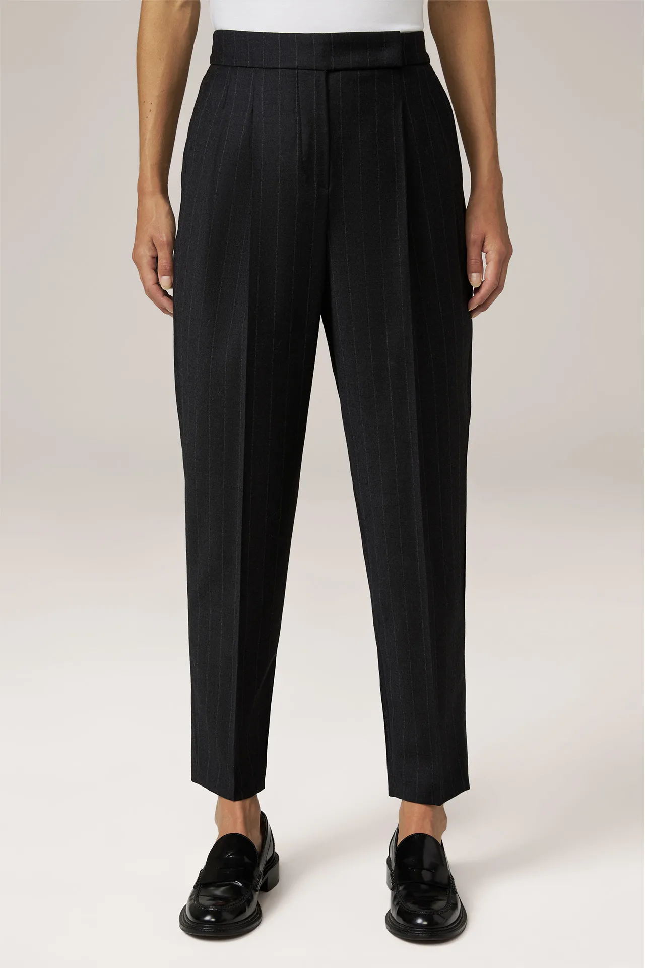 Nadelstreifen-Flanell-Bundfalten-Hose in Anthrazit