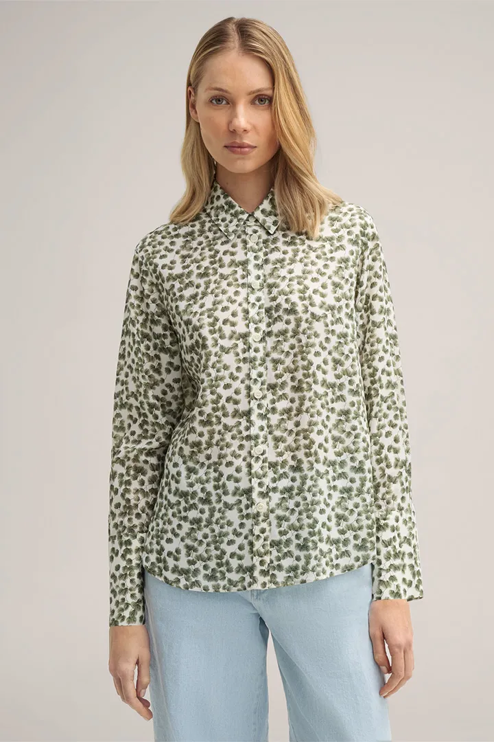 Print-Hemdbluse aus Lyocell und Leinen in Salbeigrün