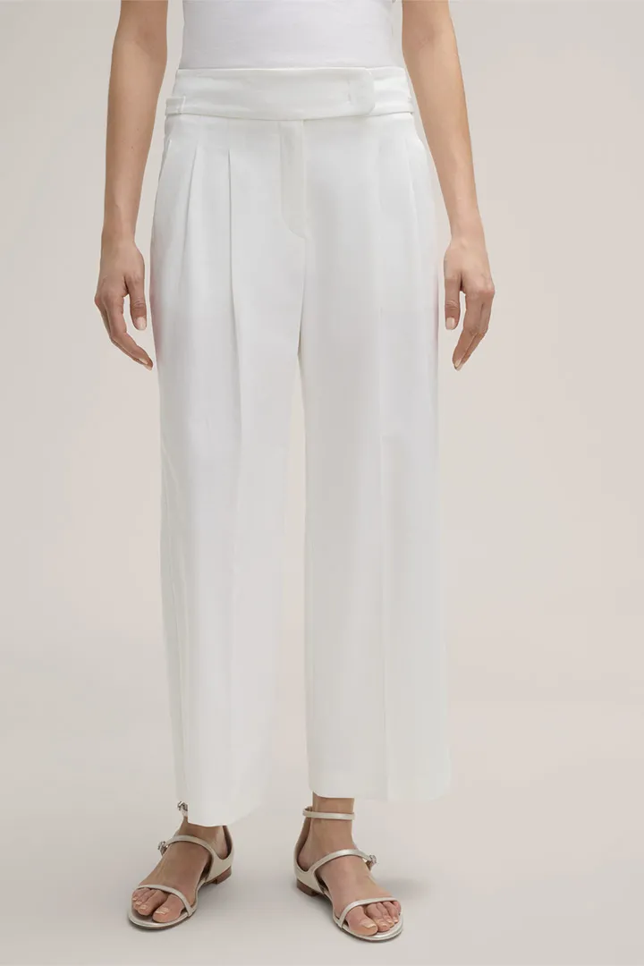 Double-Baumwollstretch-Bundfaltenhose, verkürzt, in Weiß
