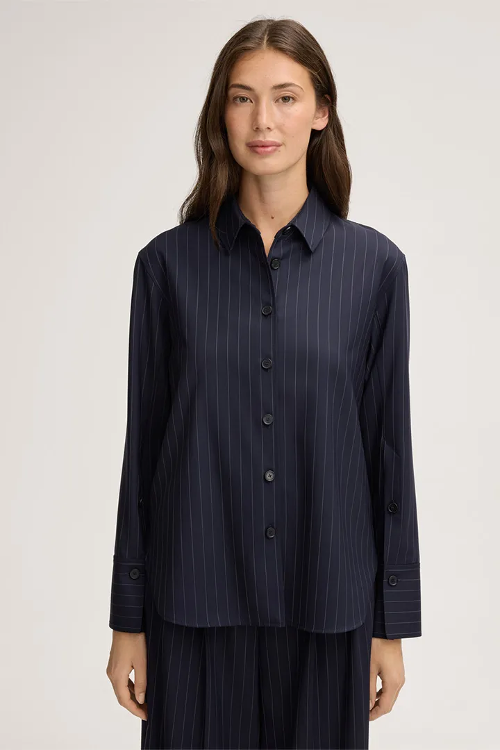 Schurwoll-Pinestripe-Hemdbluse in Navy