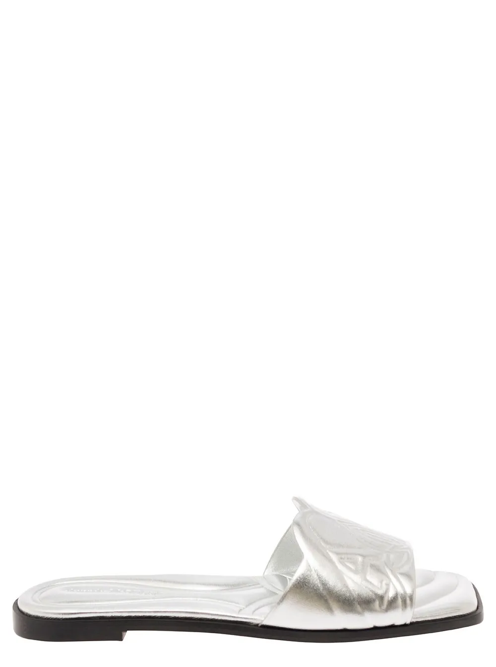 Flache Sandalen für Damen aus Metallic-Leder mit geprägtem Motiv