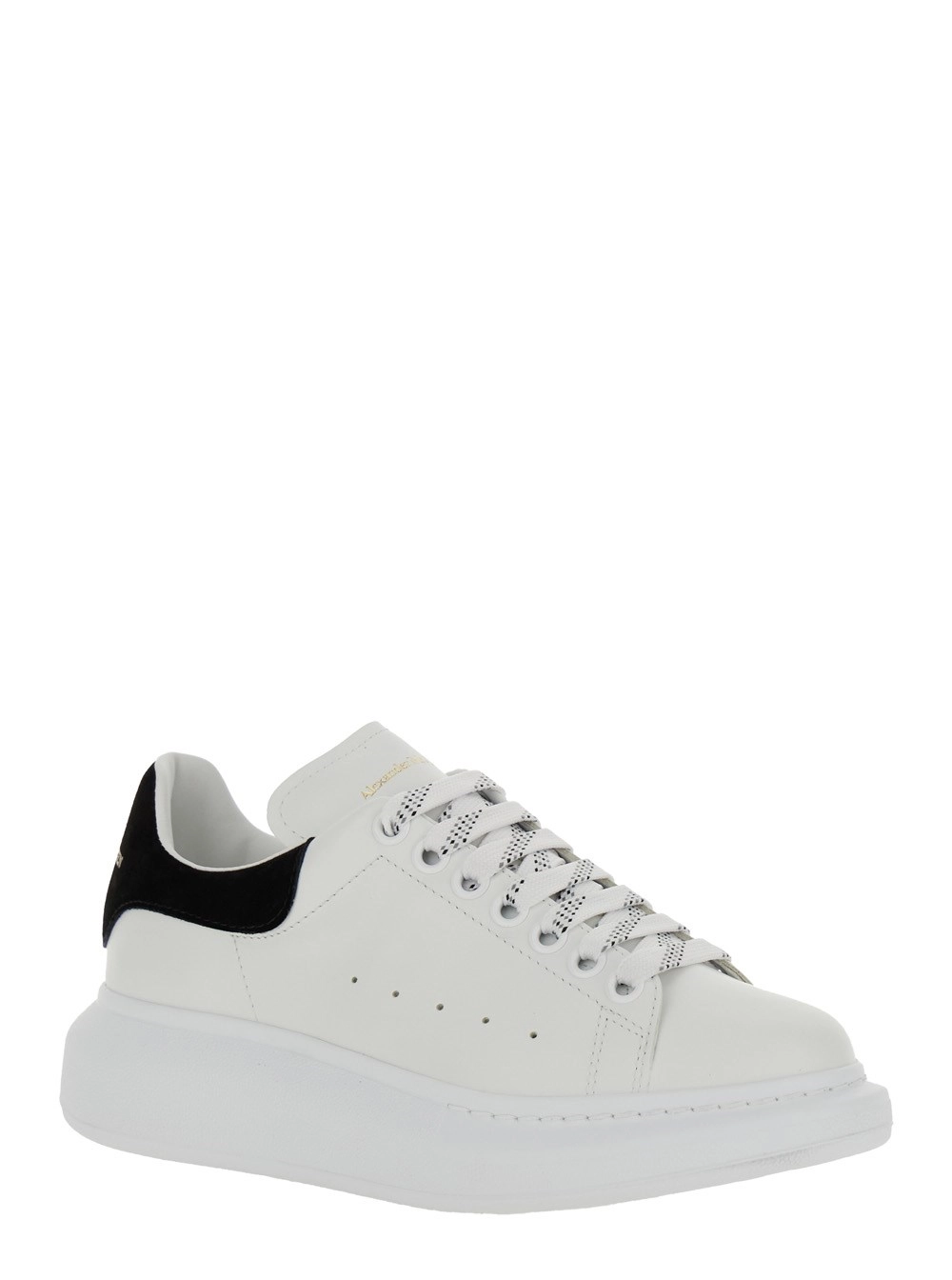 Weiße Sneakers mit Logo auf der Zunge und Logoschriftzug hinten aus Leder Damen