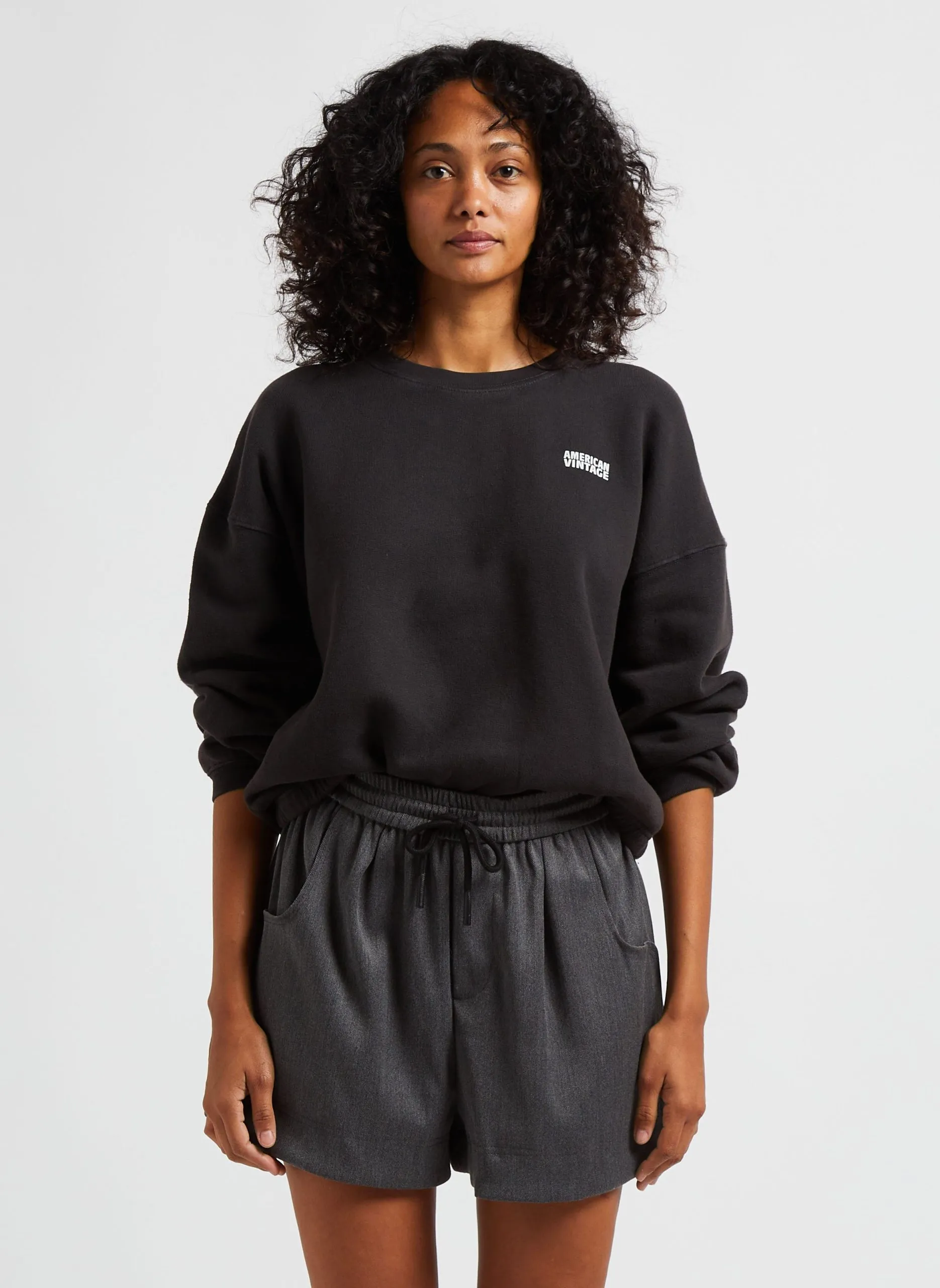 Kurzes Rundhals-Sweatshirt aus Baumwoll-Mix Schwarz IZUBIRD