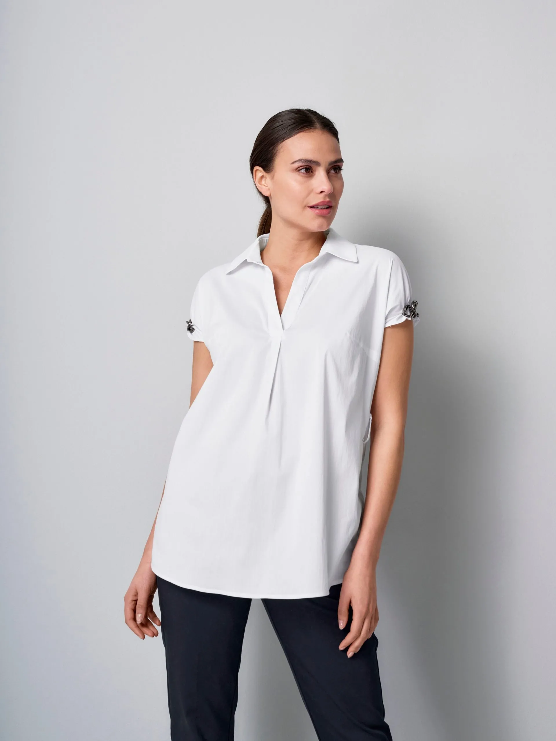 Longbluse mit Kettendetails am Arm