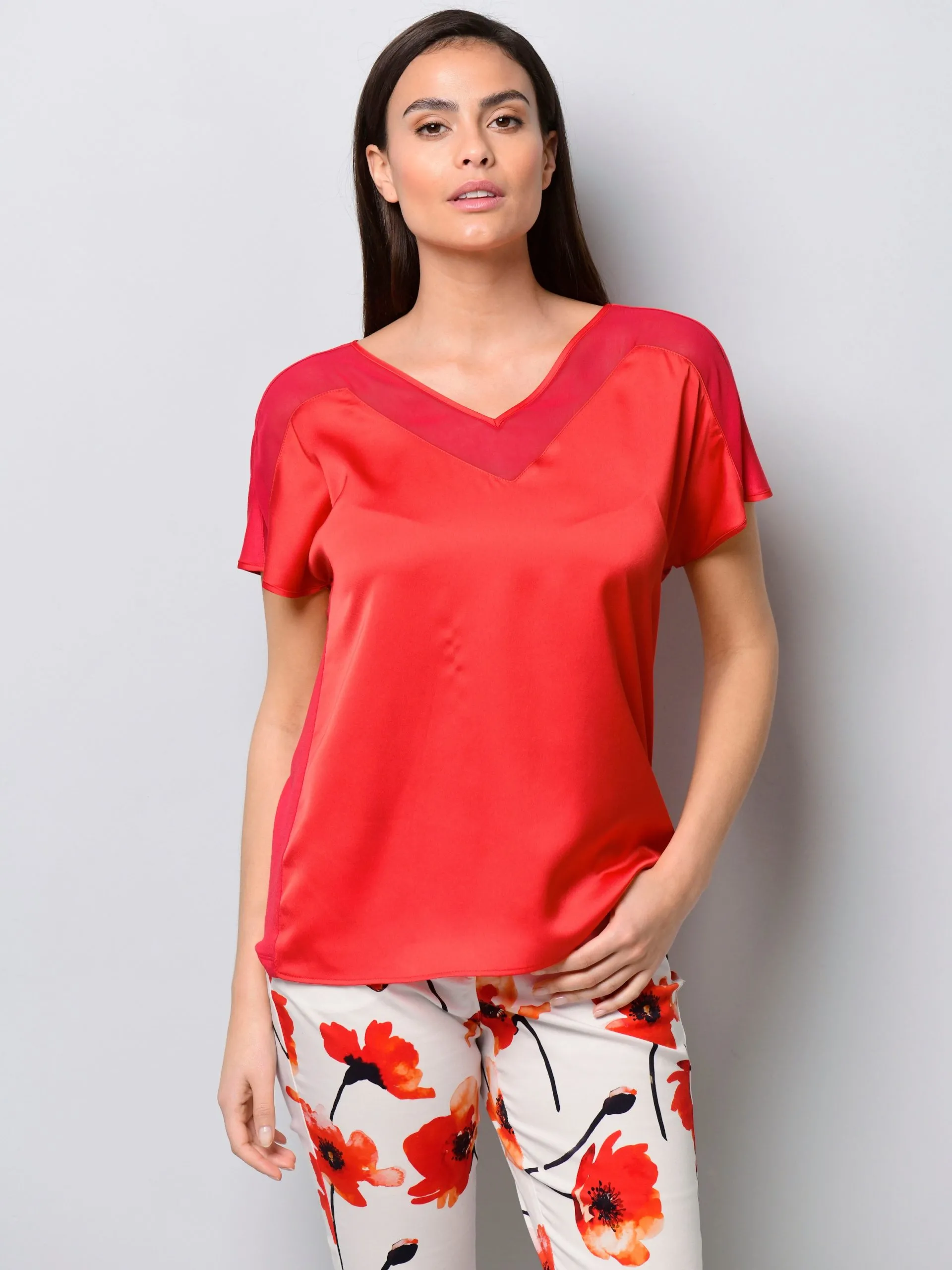 Shirt mit Spitzen am Ausschnitt