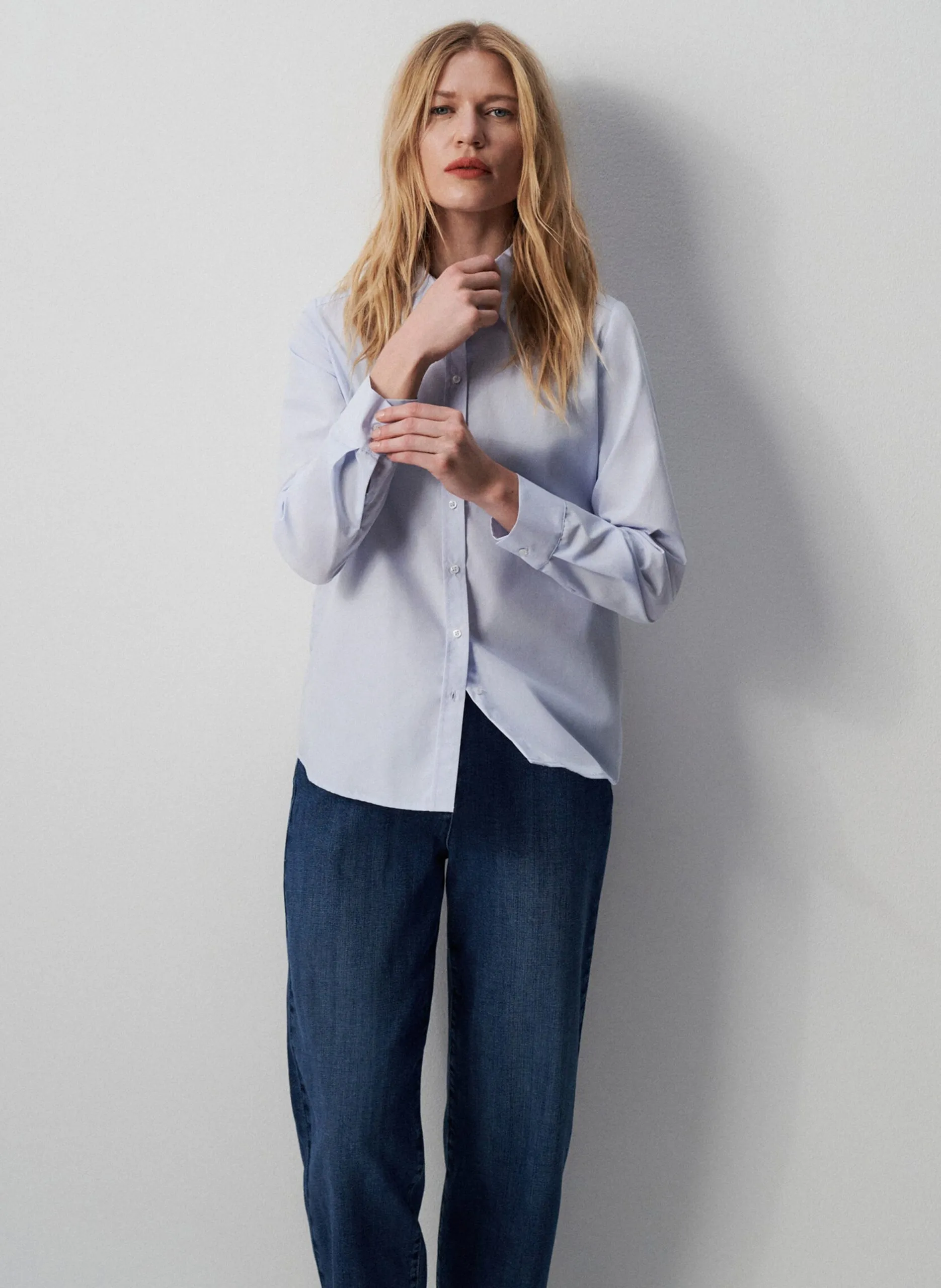 Figurbetonte Baumwollbluse mit klassischem Kragen Blau 232C-BRENDA2