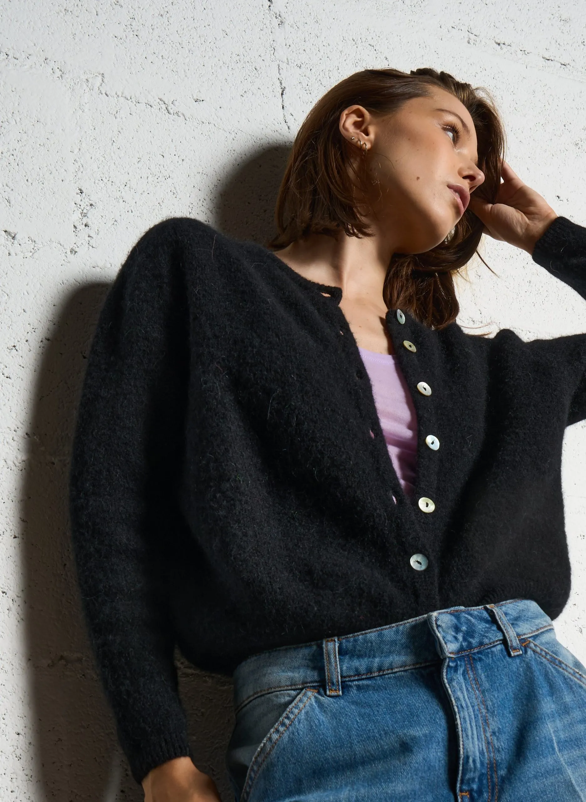 Wollmix-Strickjacke mit Rundhalskragen Schwarz VITOW