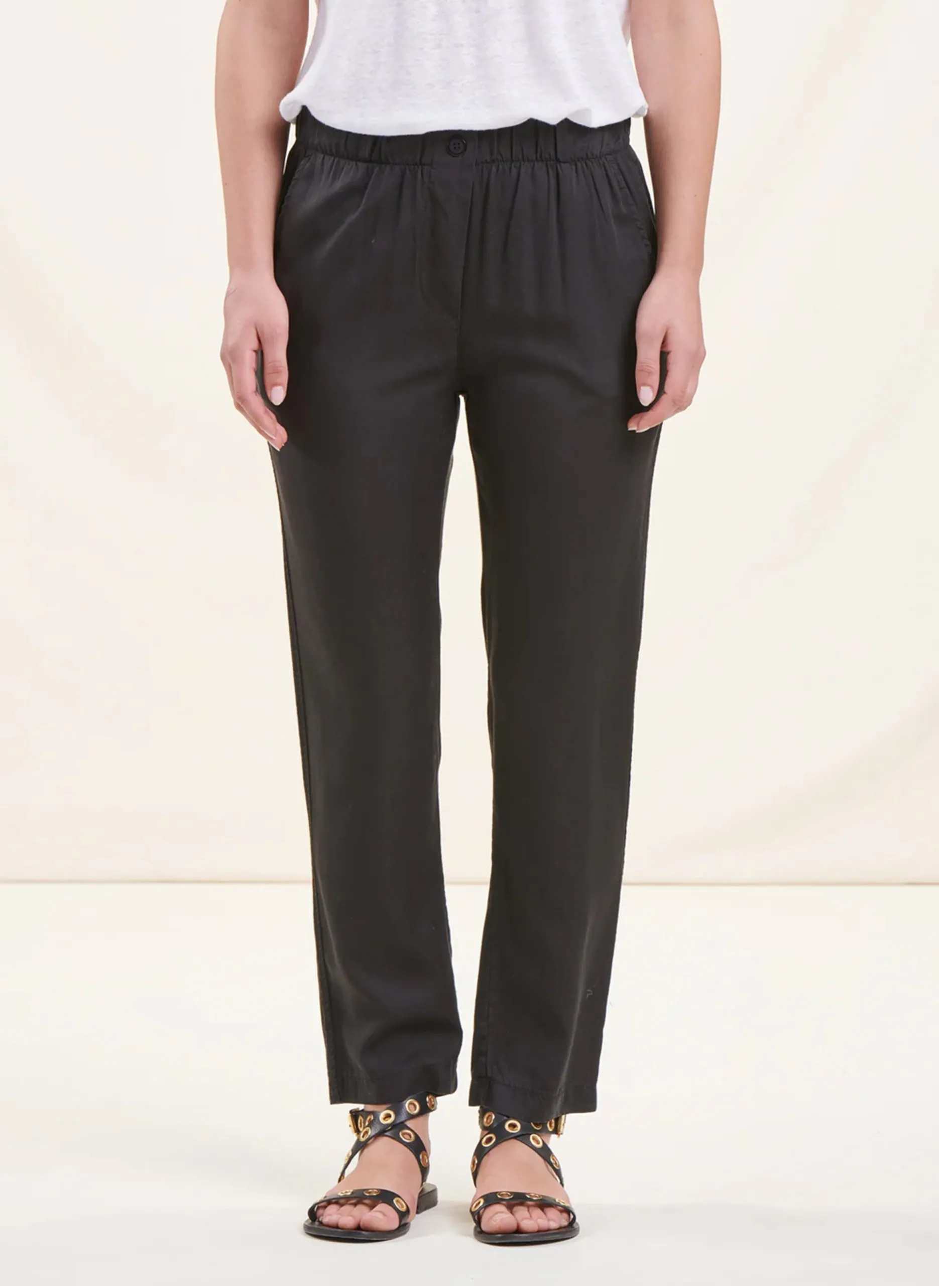 Gerade geschnittene 7/8-Hose Schwarz