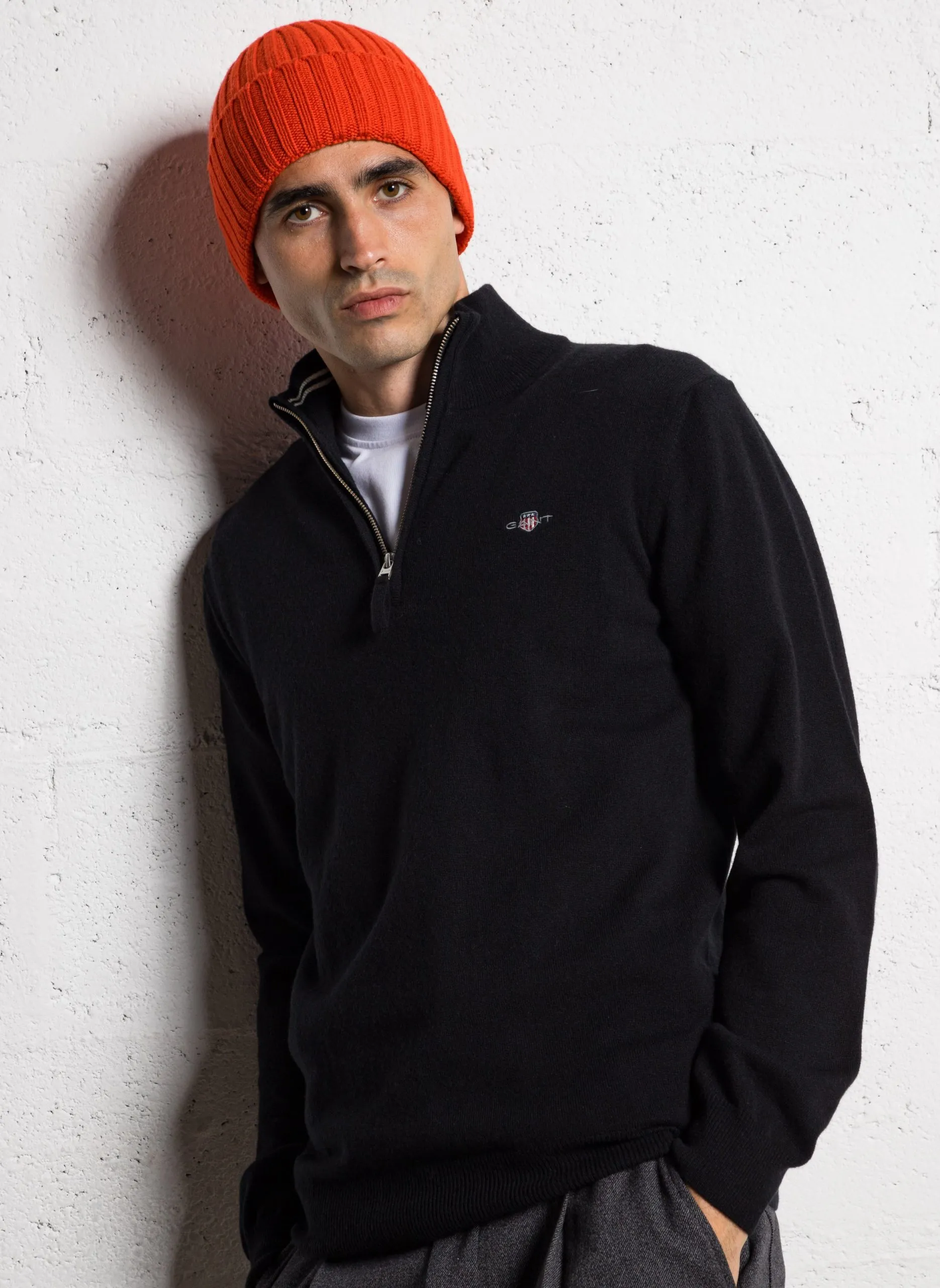 Gerade geschnittener Wollpullover mit Stehkragen und Reißverschluss Schwarz