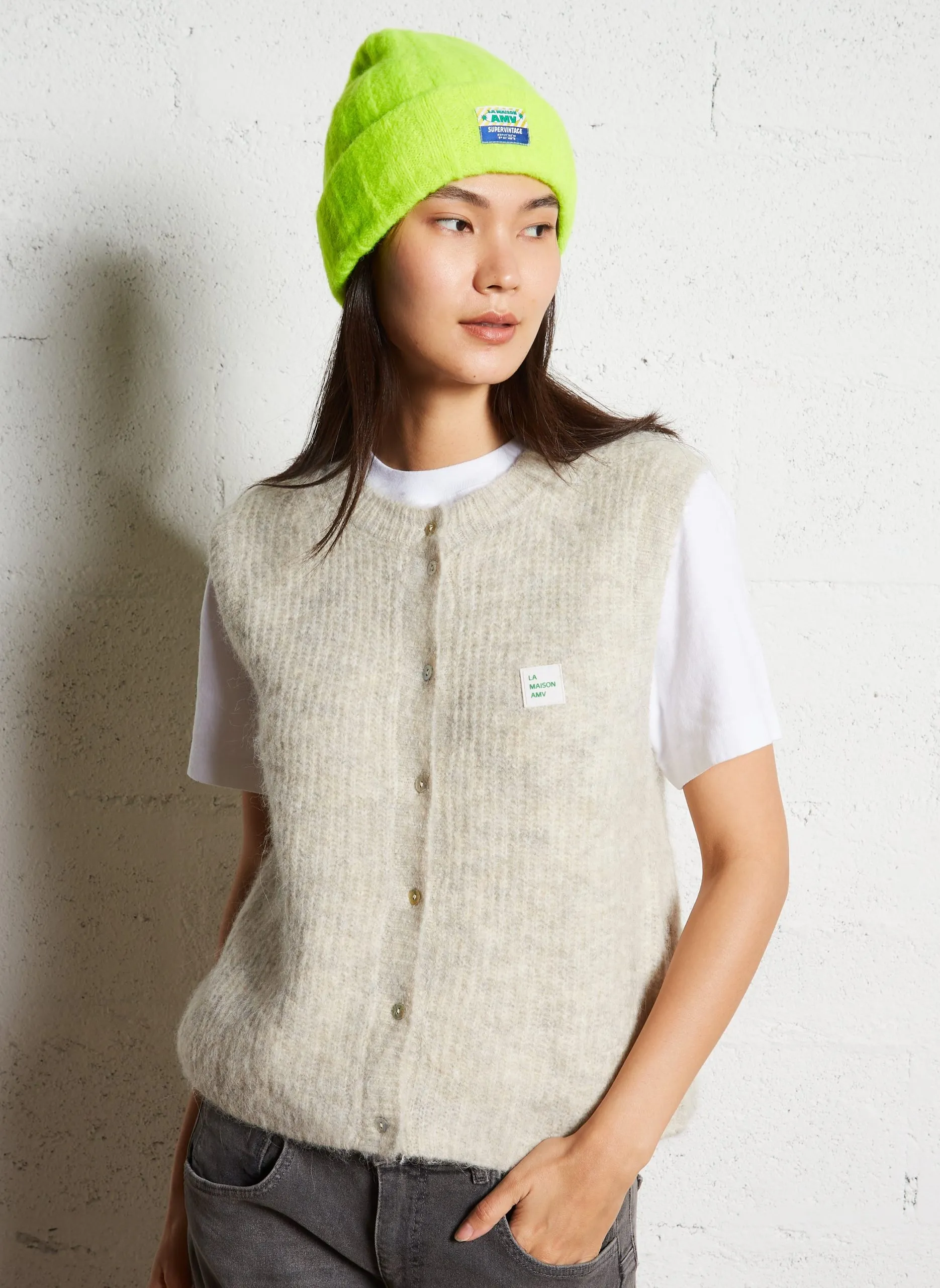 Geknöpfte Weste aus flauschigem Strick Beige EAST