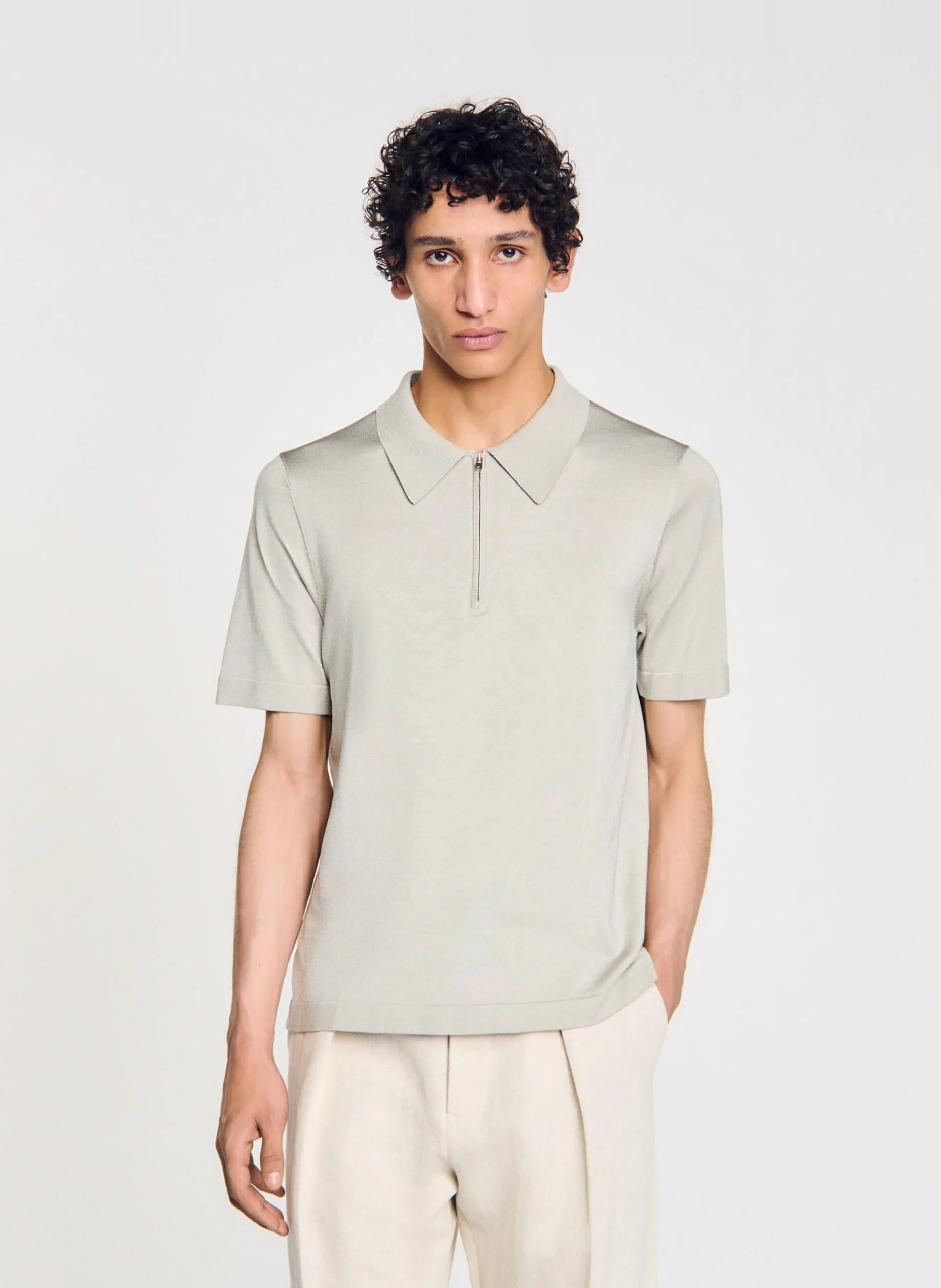 Kurzärmliges T-Shirt mit Polokragen und Reißverschluss Grau