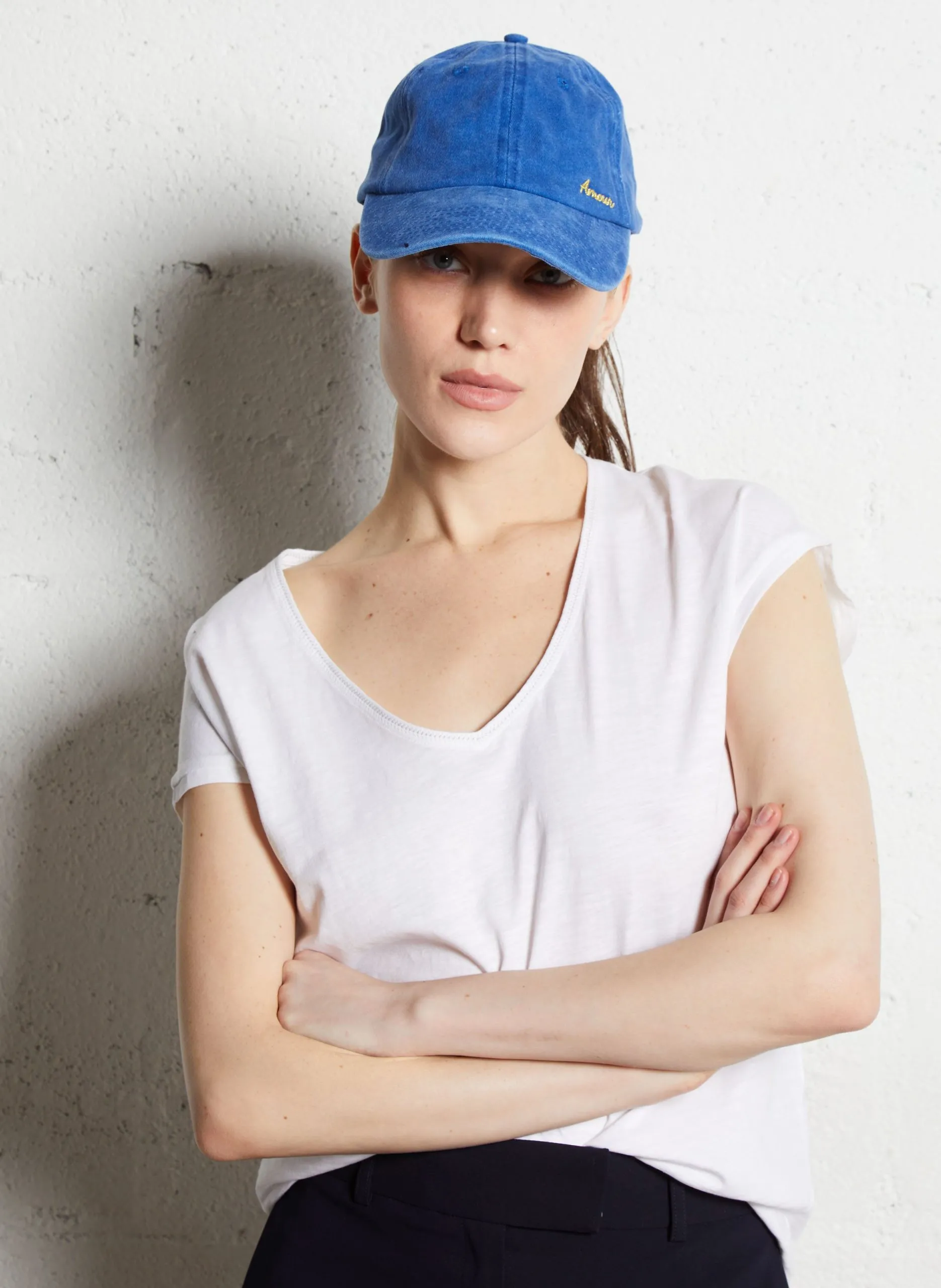 Gerade geschnittenes Baumwoll-T-Shirt mit V-Ausschnitt Weiss ASTRID