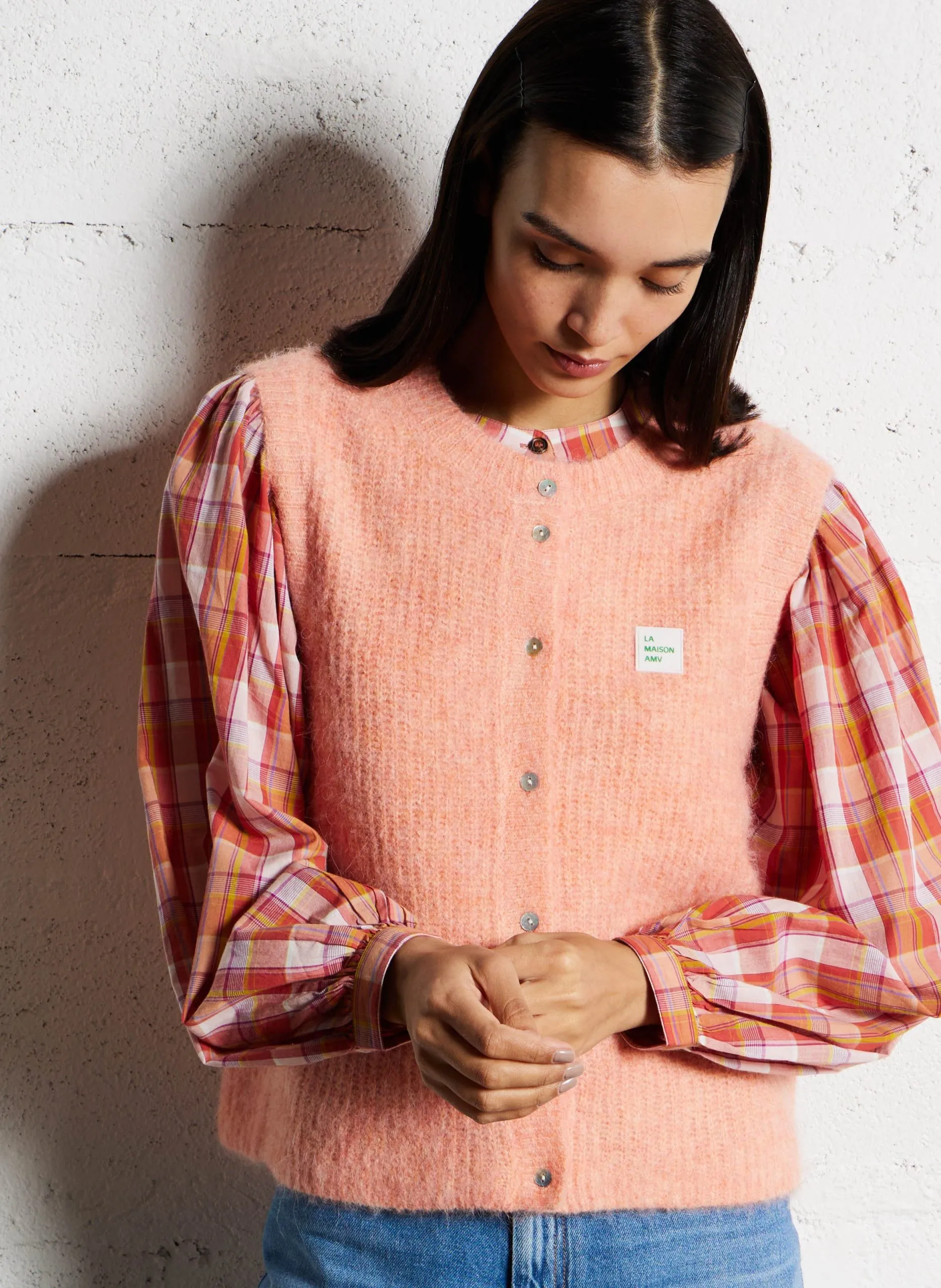 Geknöpfte Weste aus flauschigem Strick Rosa EAST