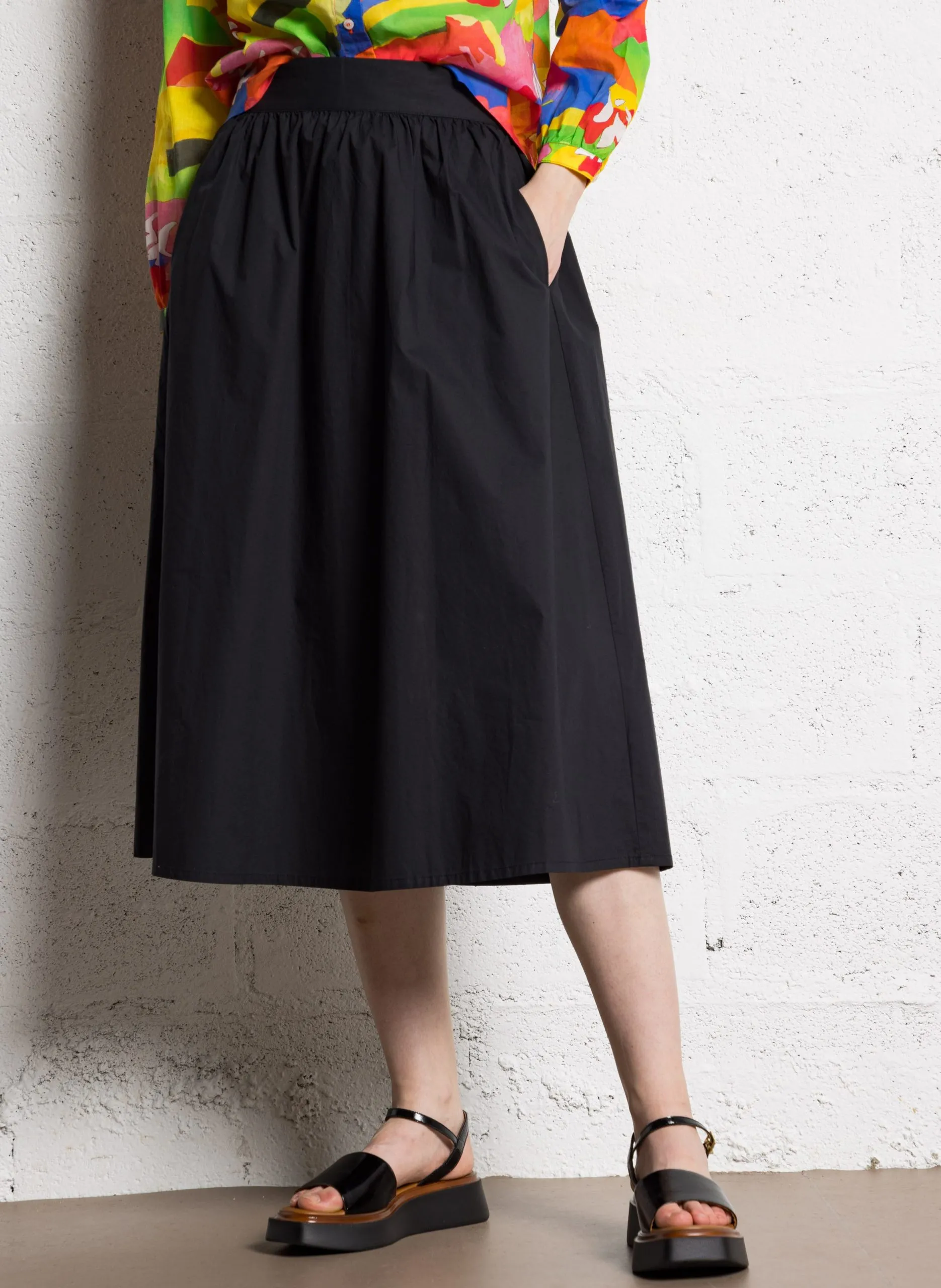 Ausgestellter Midi-Taillenrock aus Baumwoll-Popeline Schwarz NAMI