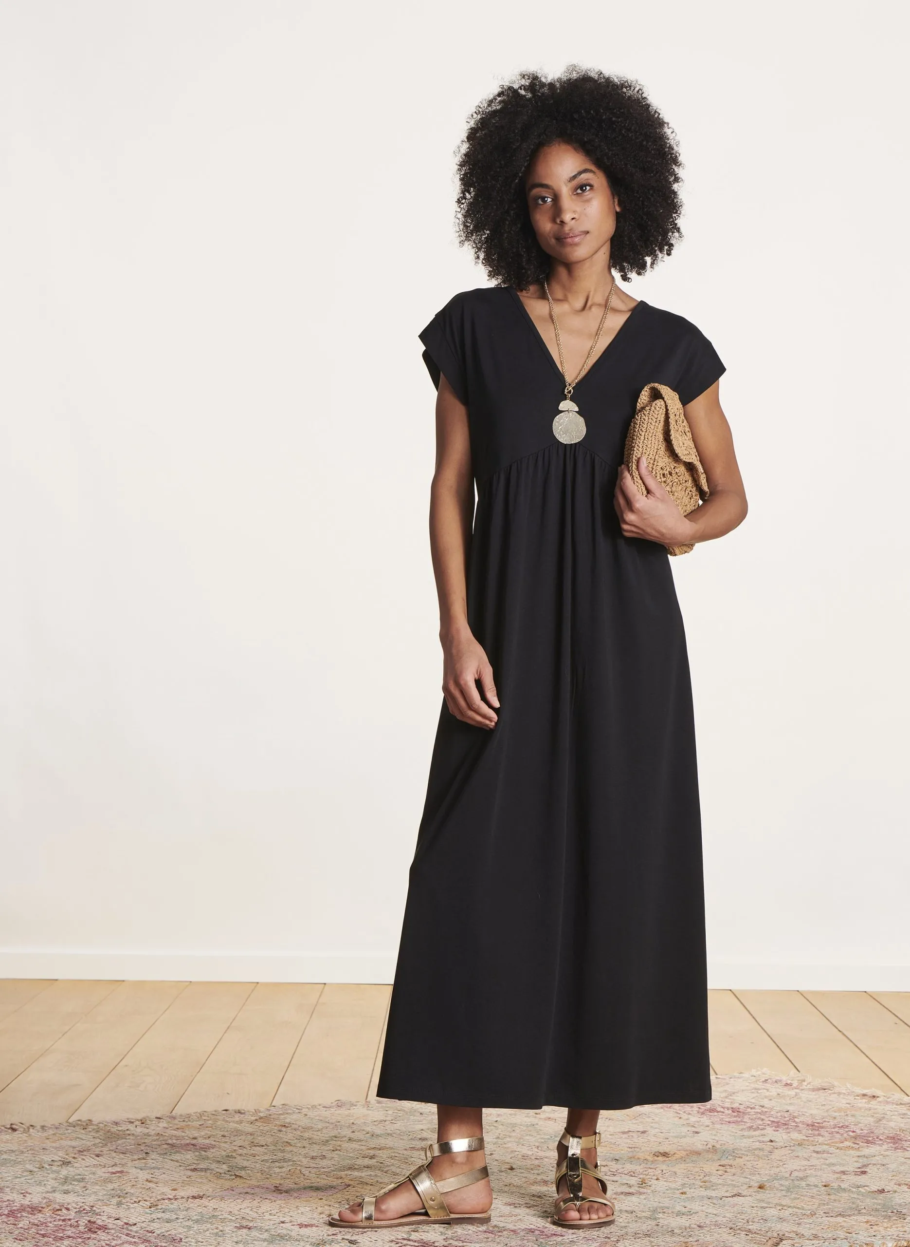 Langes Kleid mit V-Ausschnitt Schwarz
