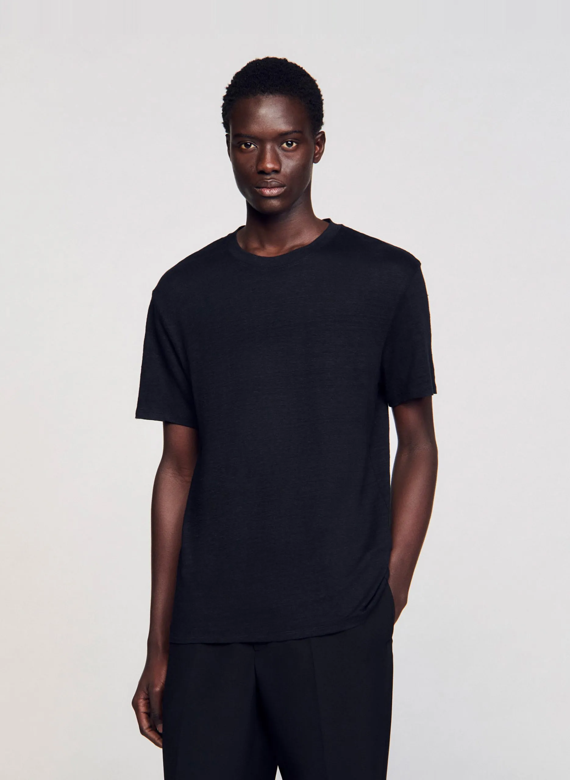 Rundhals-T-Shirt aus Leinen, Regular Fit Schwarz