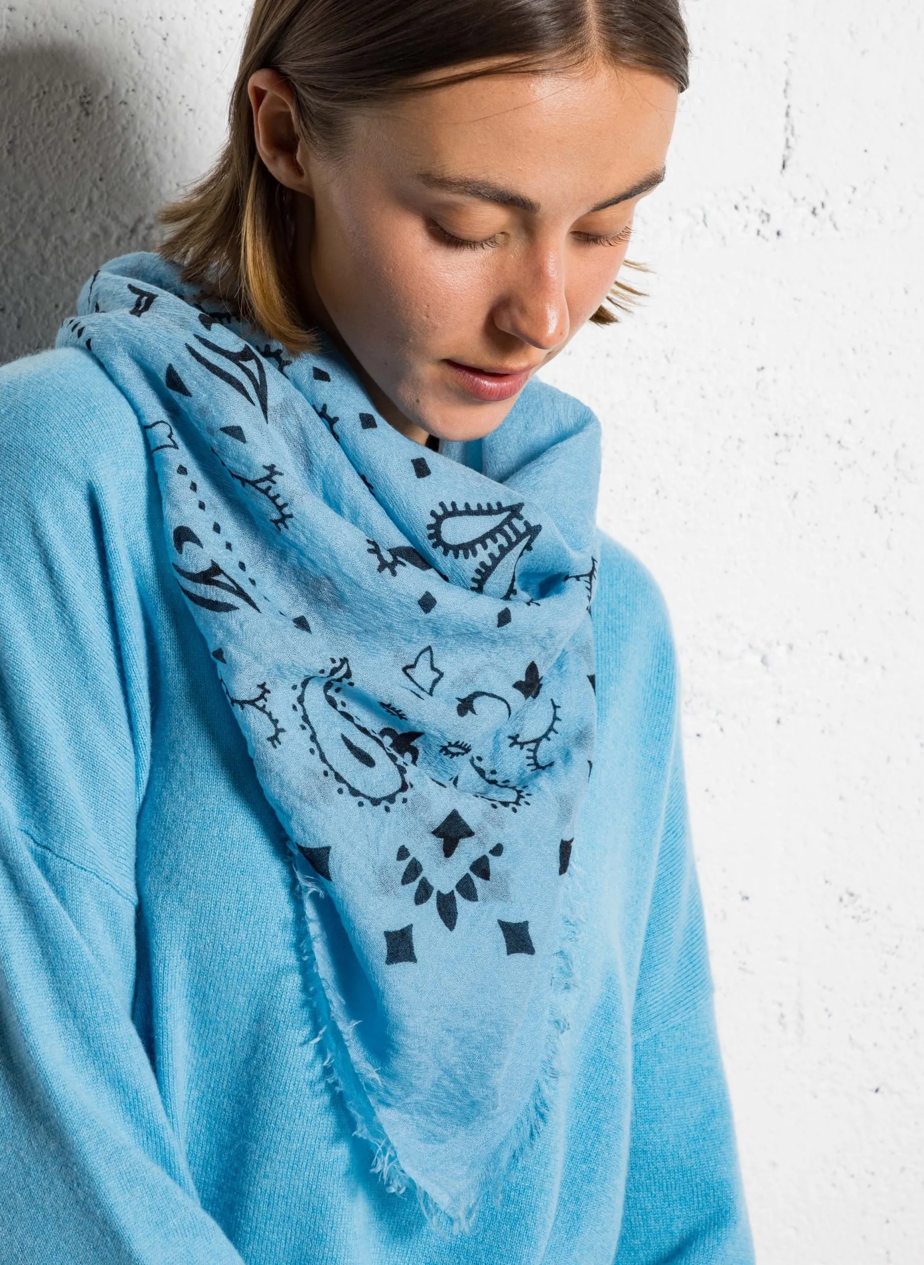 Tuch aus Kaschmir-Voile mit Print Blau EFFY