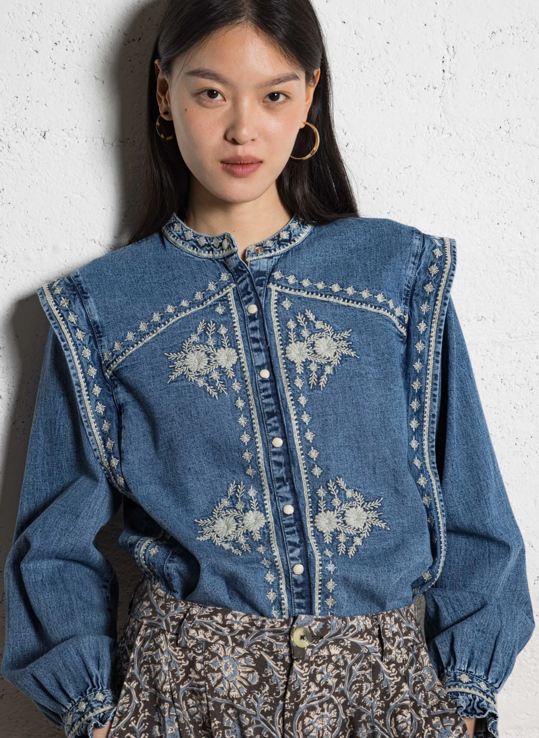 Rundhalsausschnitt bestickte Jeansbluse Blau CAMPO NARCISO