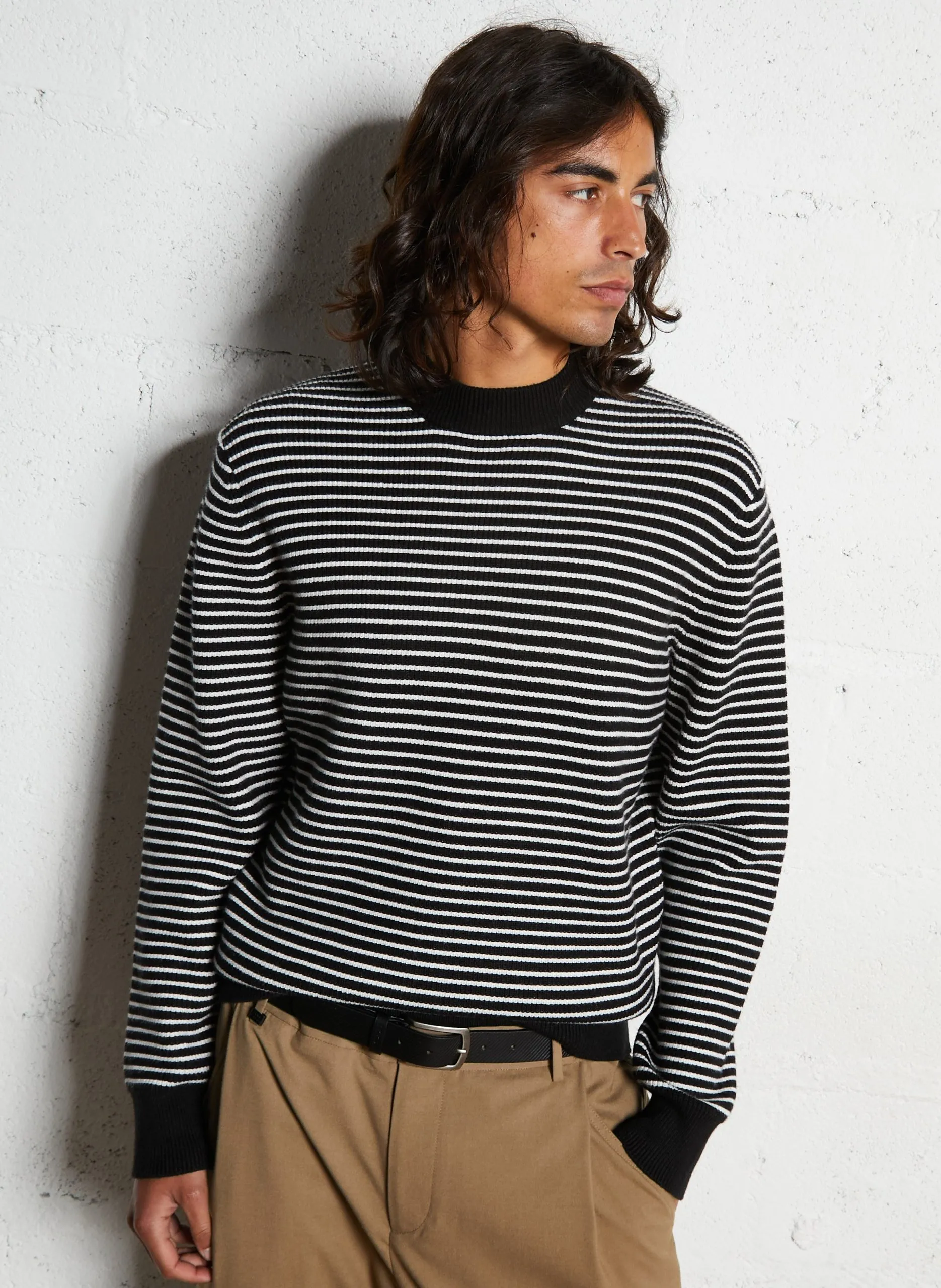 Gerader Strickpullover mit Streifen Schwarz