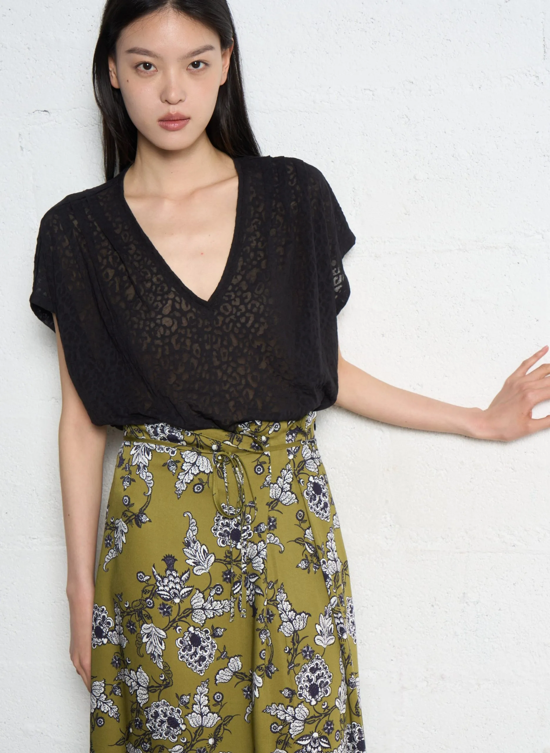 Baumwoll-T-Shirt mit V-Ausschnitt Schwarz