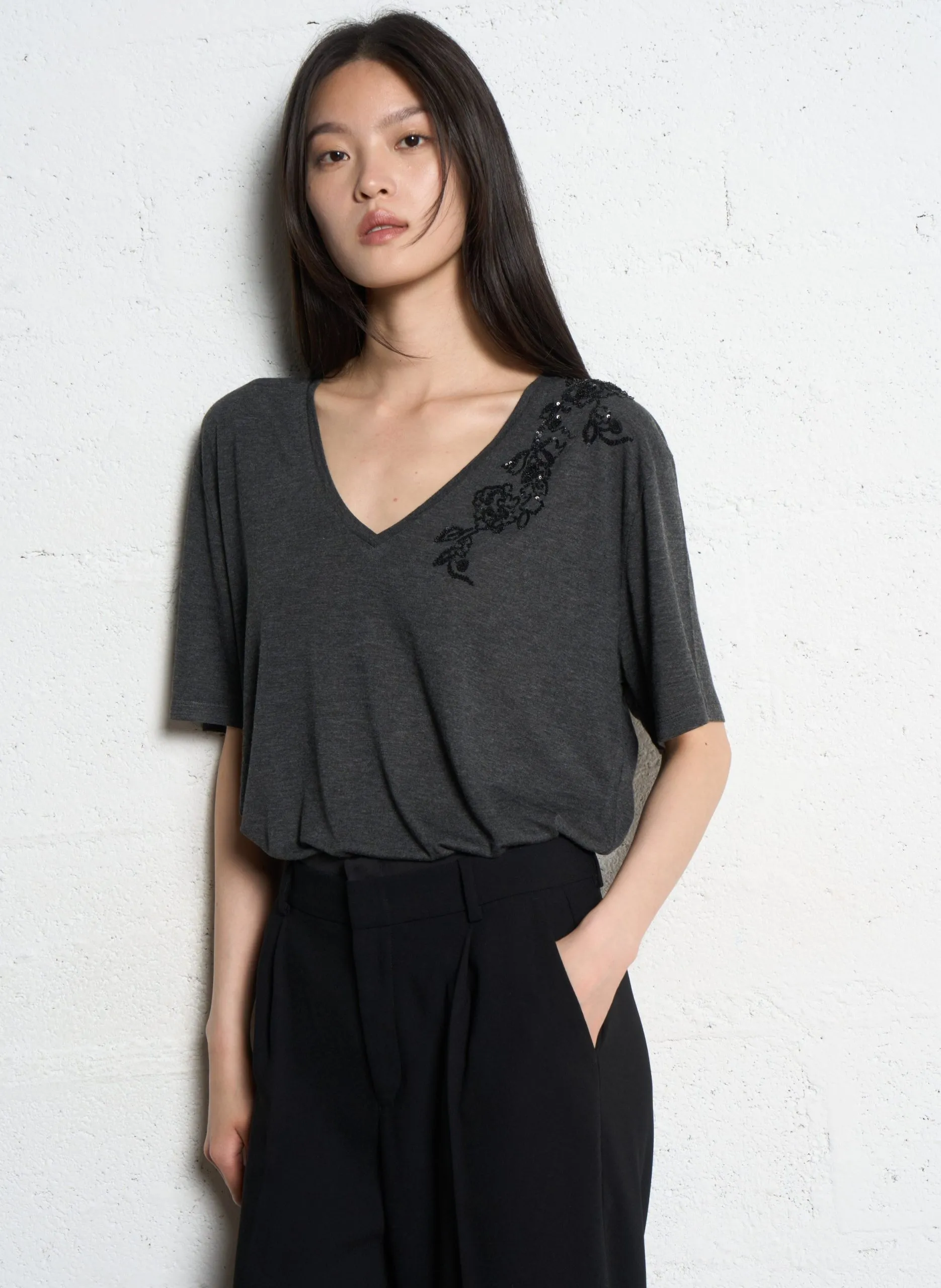Top aus Crêpe mit V-Ausschnitt Grau
