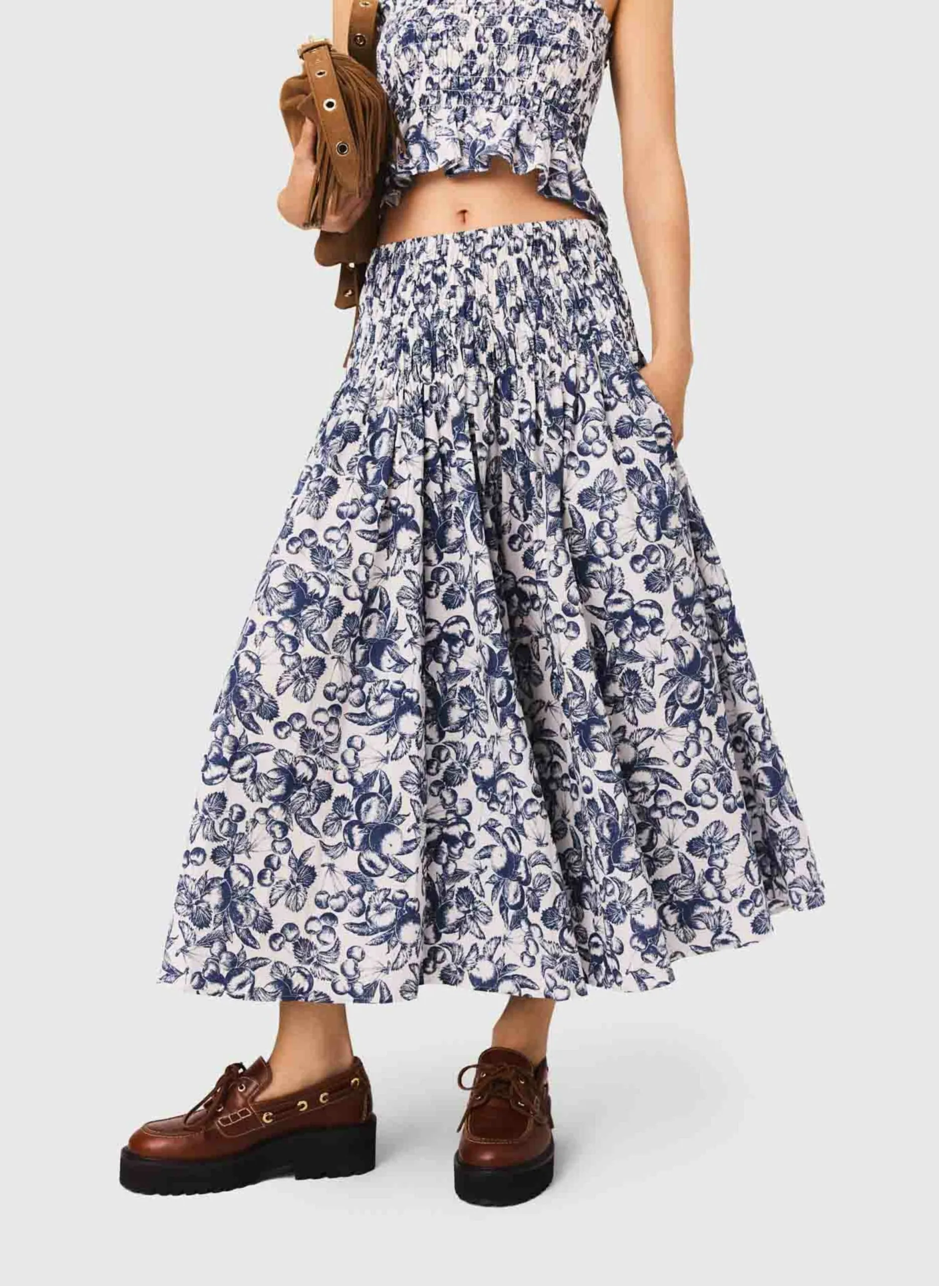 Ausgestellter Midi-Rock mit Kirschmuster Blau