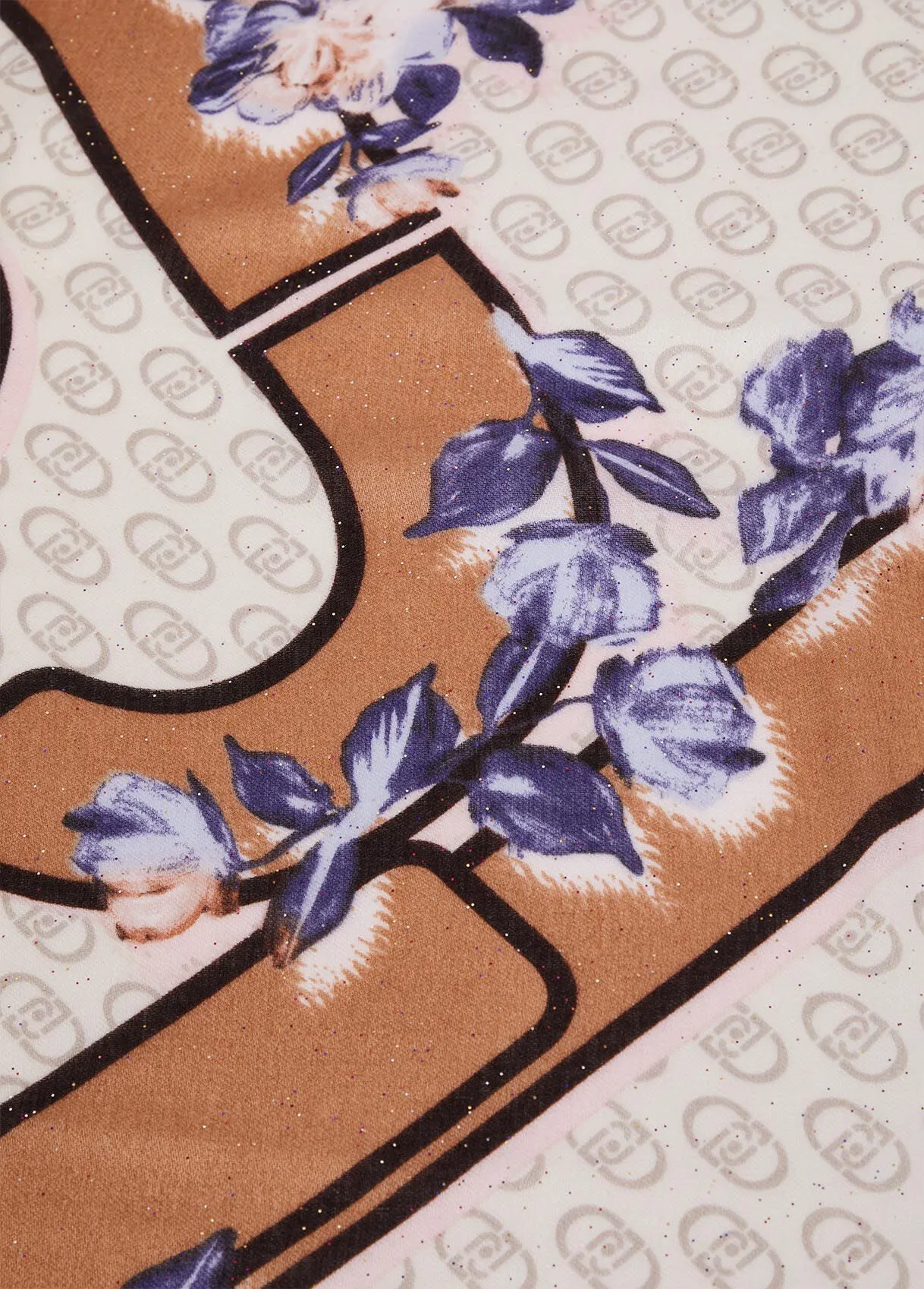 Tuch mit Blumenprint und Logo