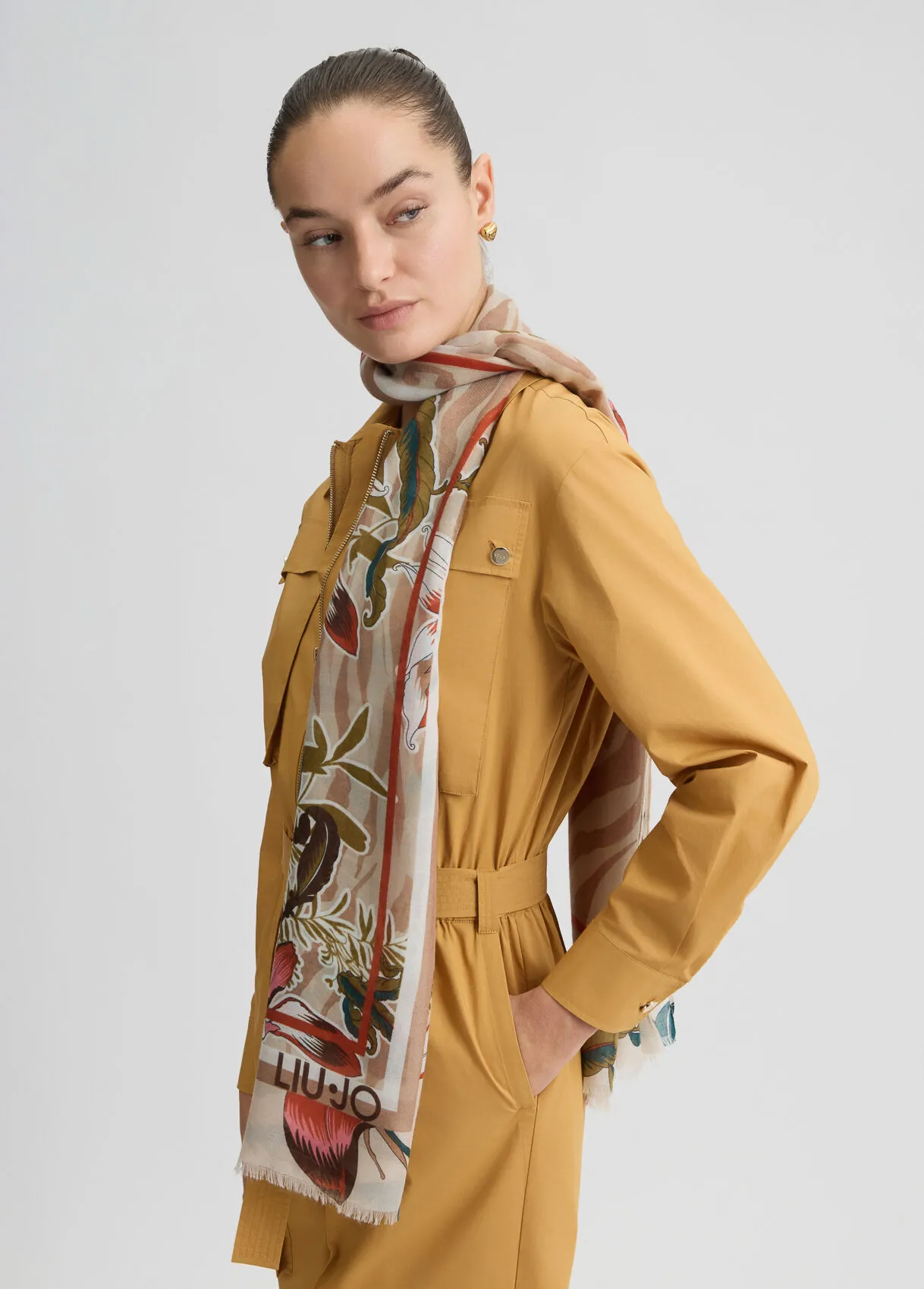 Tuch mit Blumenprint