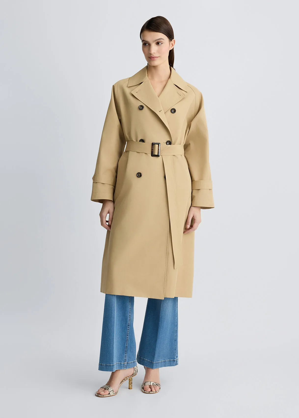 Zweireihiger Trenchcoat mit Gürtel
