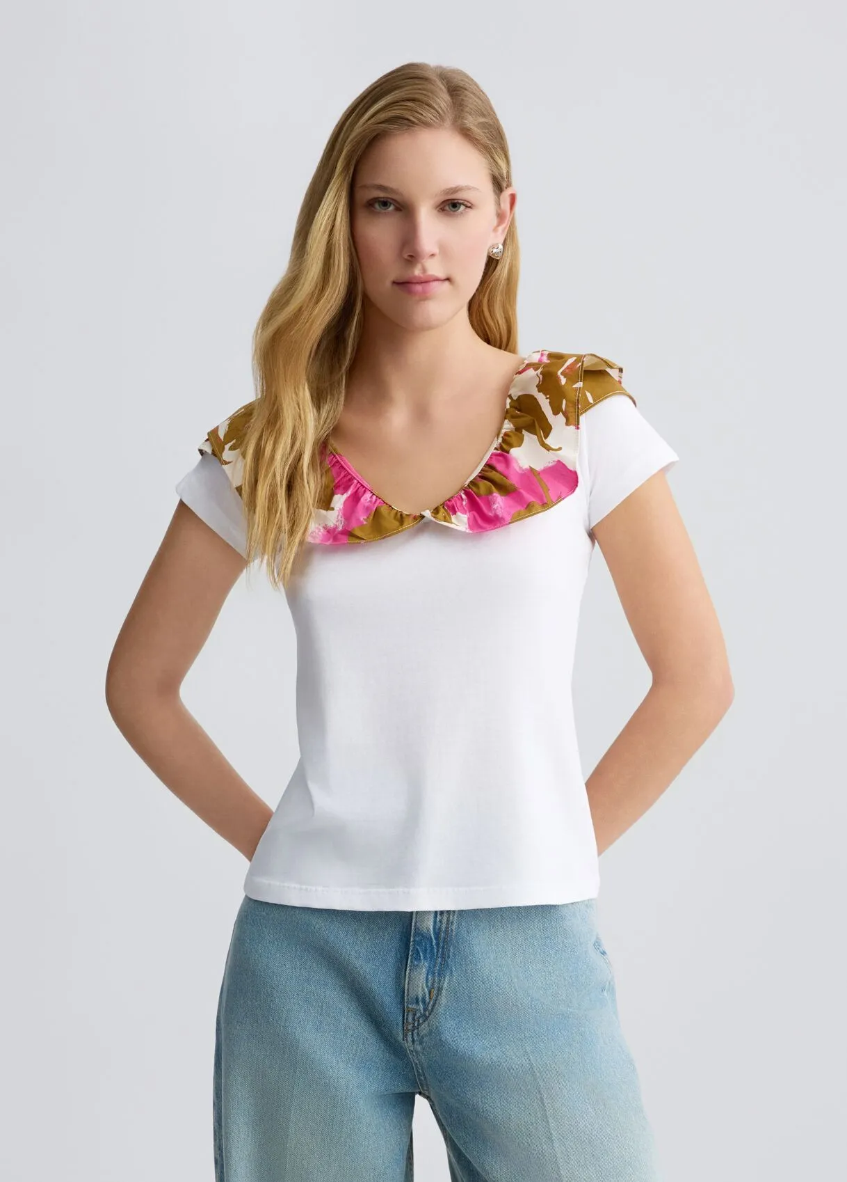 Bedrucktes T-Shirt mit Rüschen