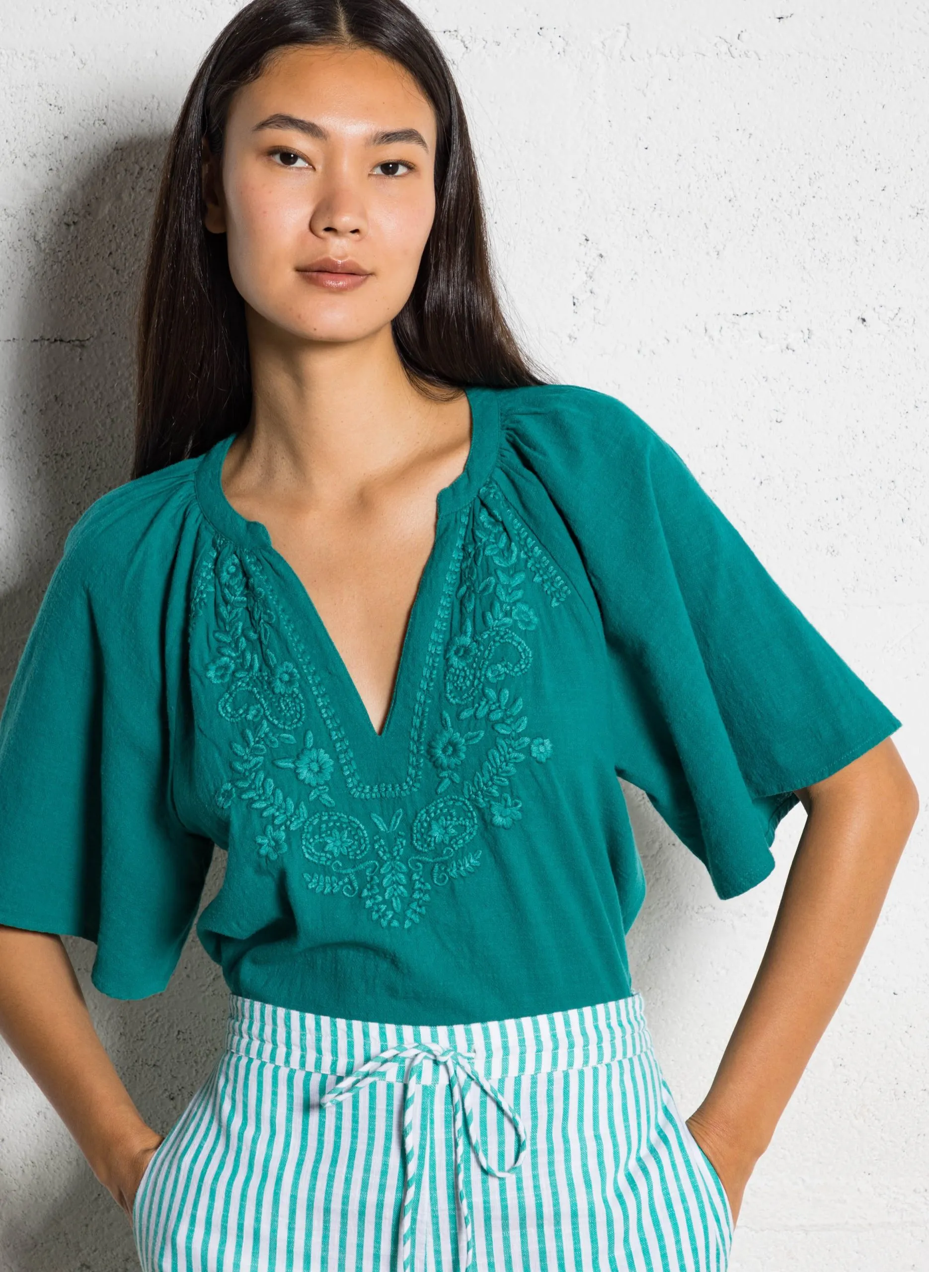 Gerade geschnittenes Oberteil aus bestickter Baumwolle Blau POKER