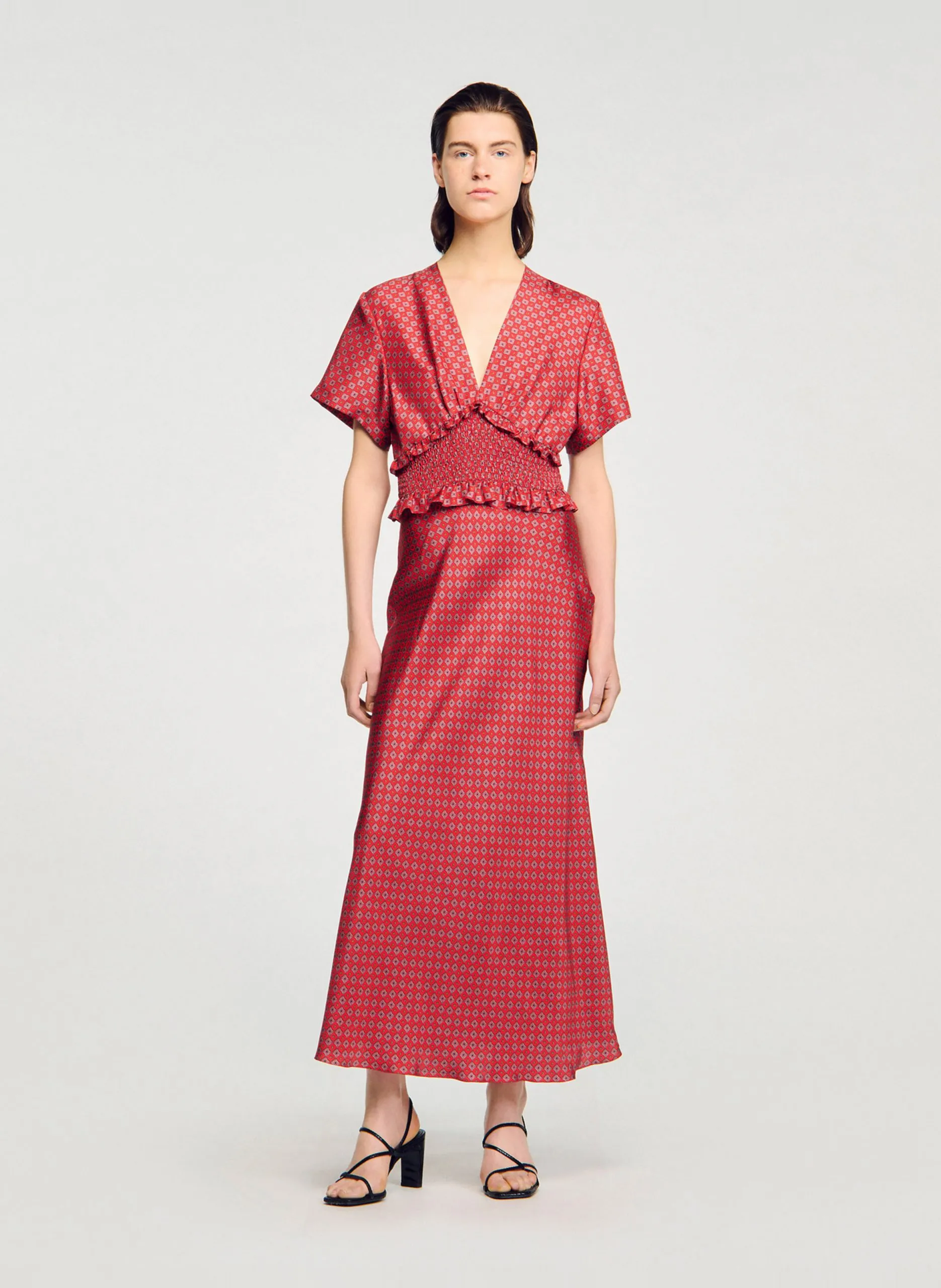 Langes V-Ausschnitt-Kleid mit Taillenabnähern und Mustern Rot