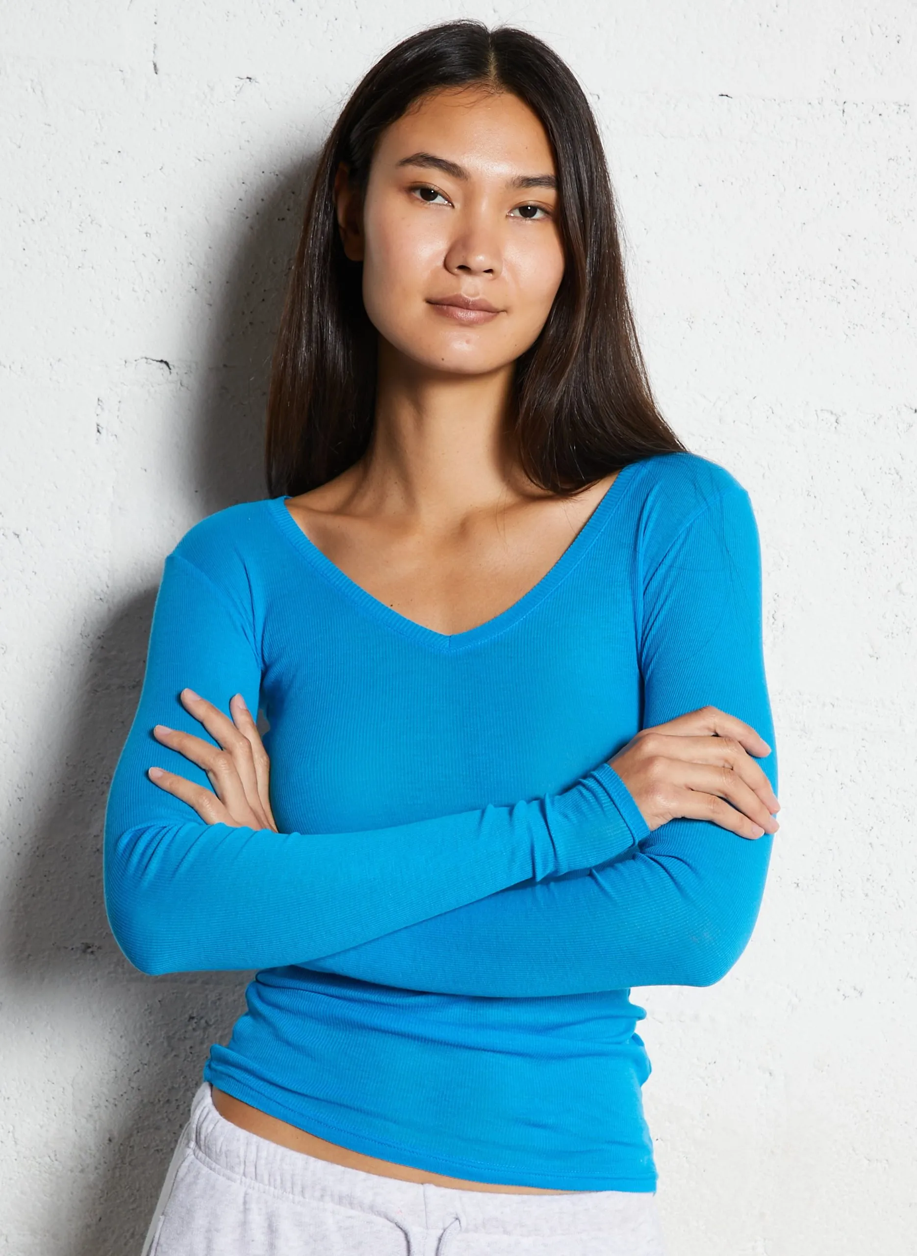 Tailliertes V-Ausschnitt T-Shirt aus Baumwolle Blau MASSACHUSETTS