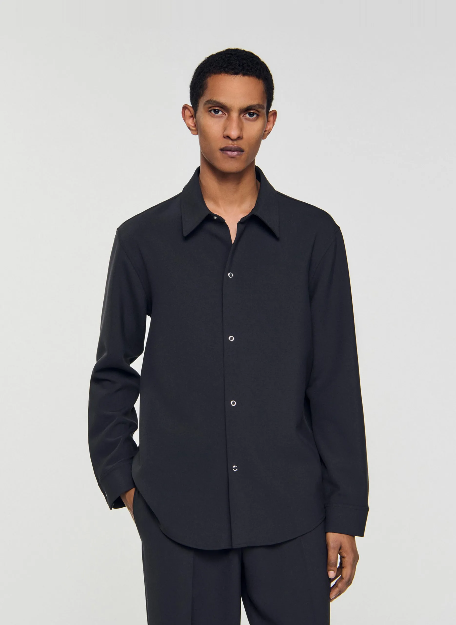 Gerade geschnittenes Hemd mit klassischem Kragen Grau