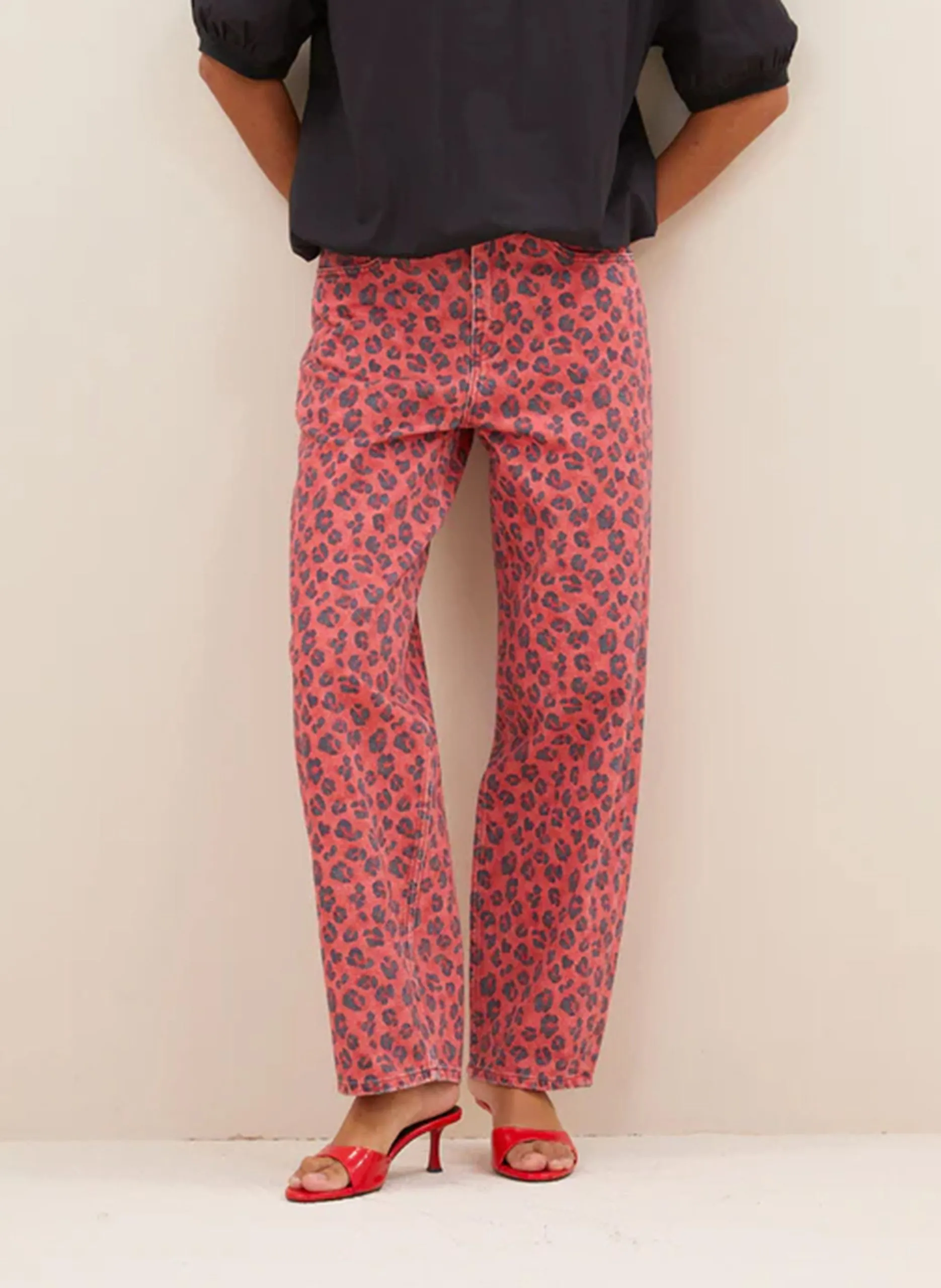 Gerade geschnittene Bio-Baumwolljeans mit Druck Rot LEW