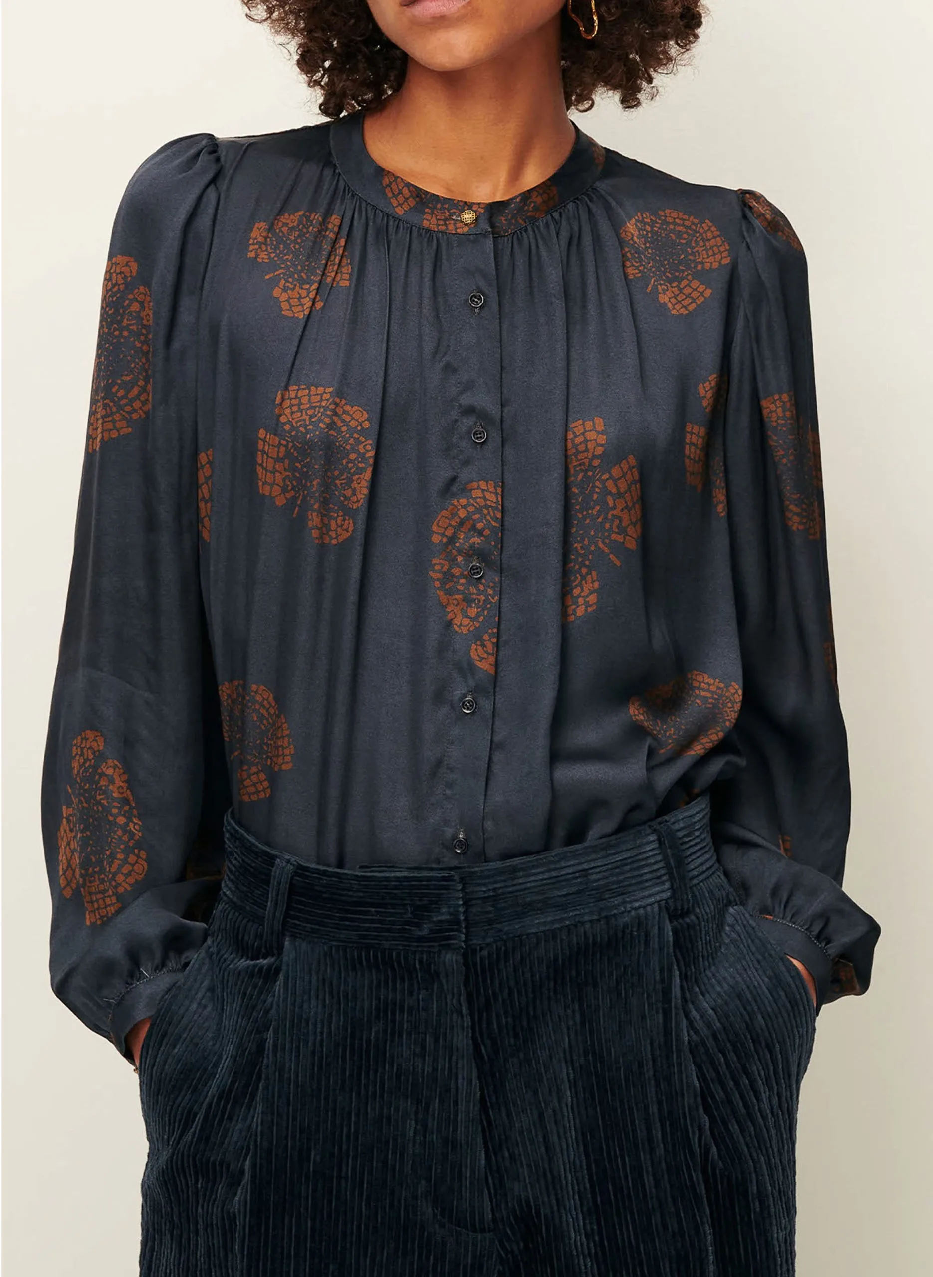 Weite, bedruckte Bluse mit Rundhalsausschnitt Mehrfarbig LALILA