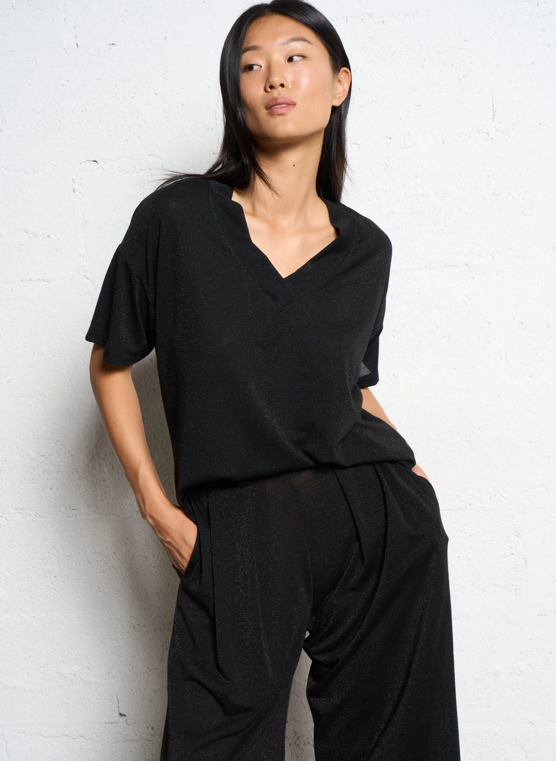 T-Shirt mit V-Ausschnitt und Pailletten Schwarz MILLIE