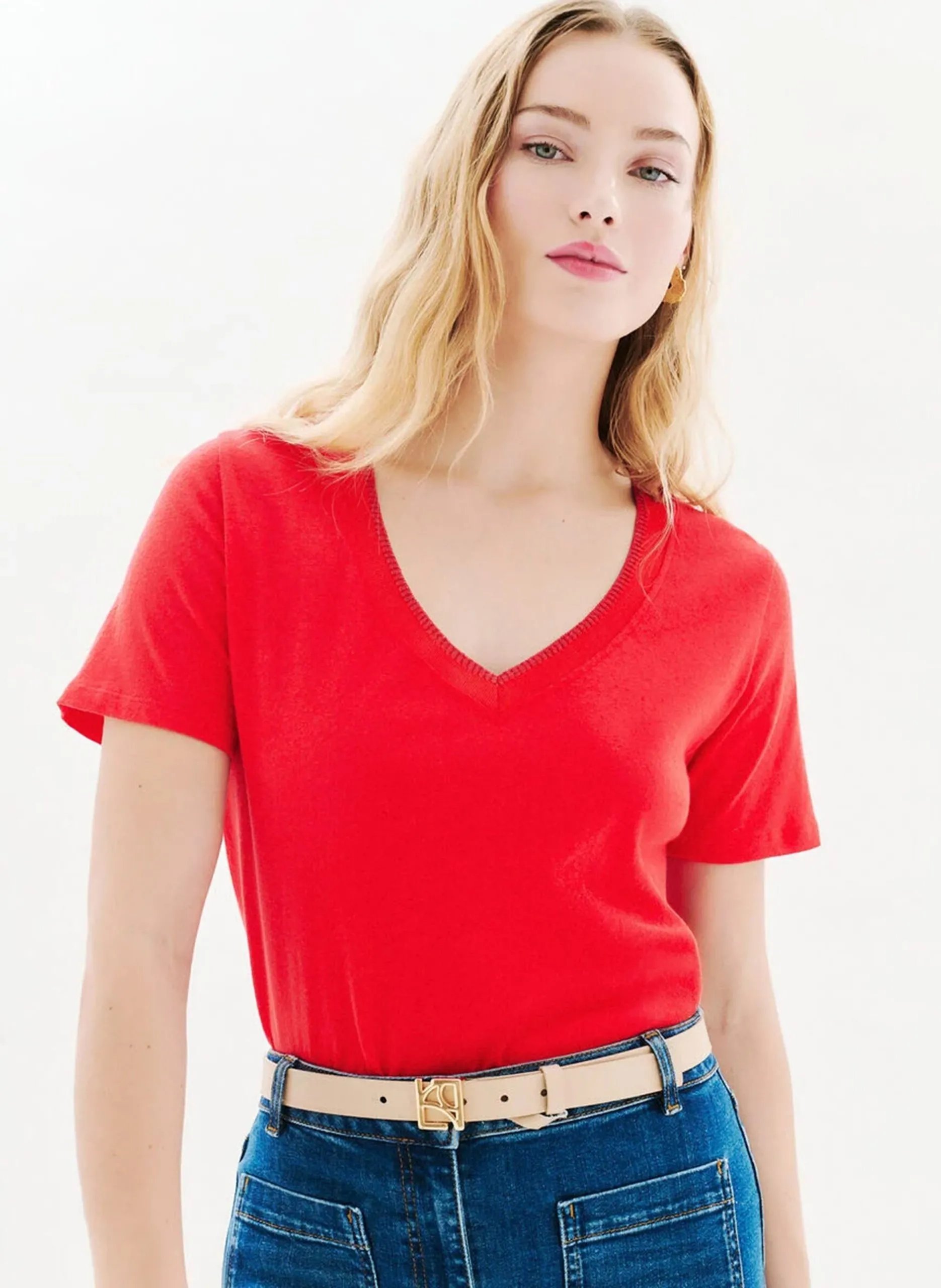 Gerade geschnittenes T-Shirt aus Baumwoll-Mix mit V-Ausschnitt Rot TK085-JIN