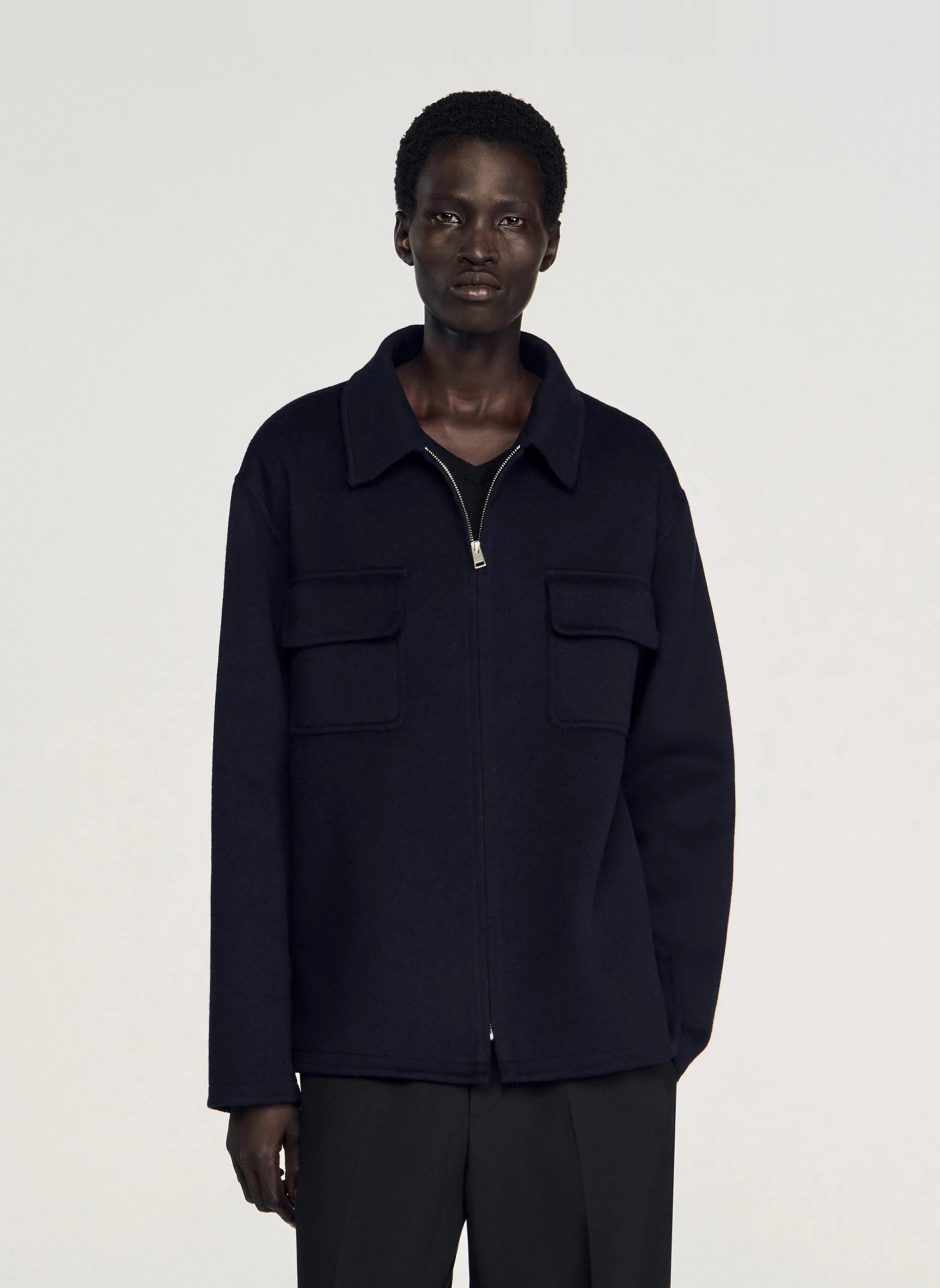 Gerade geschnittene Hemdjacke aus Wollmix mit klassischem Kragen Blau