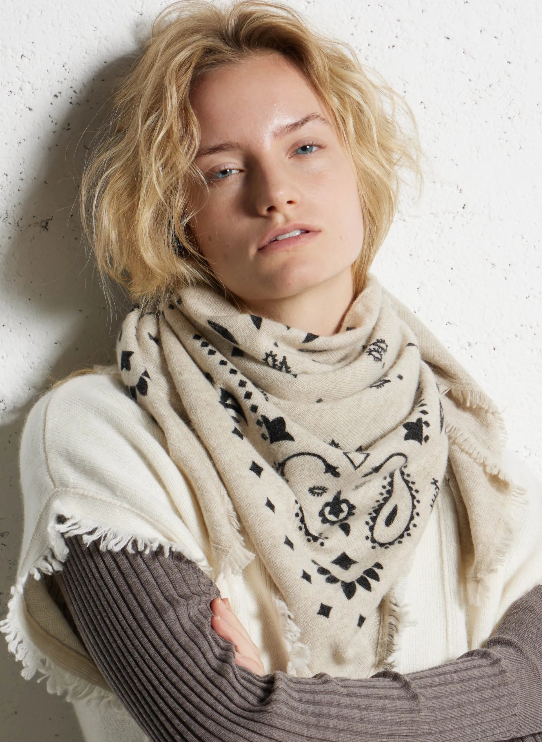 Kaschmirschal mit Print Beige HACHIKO