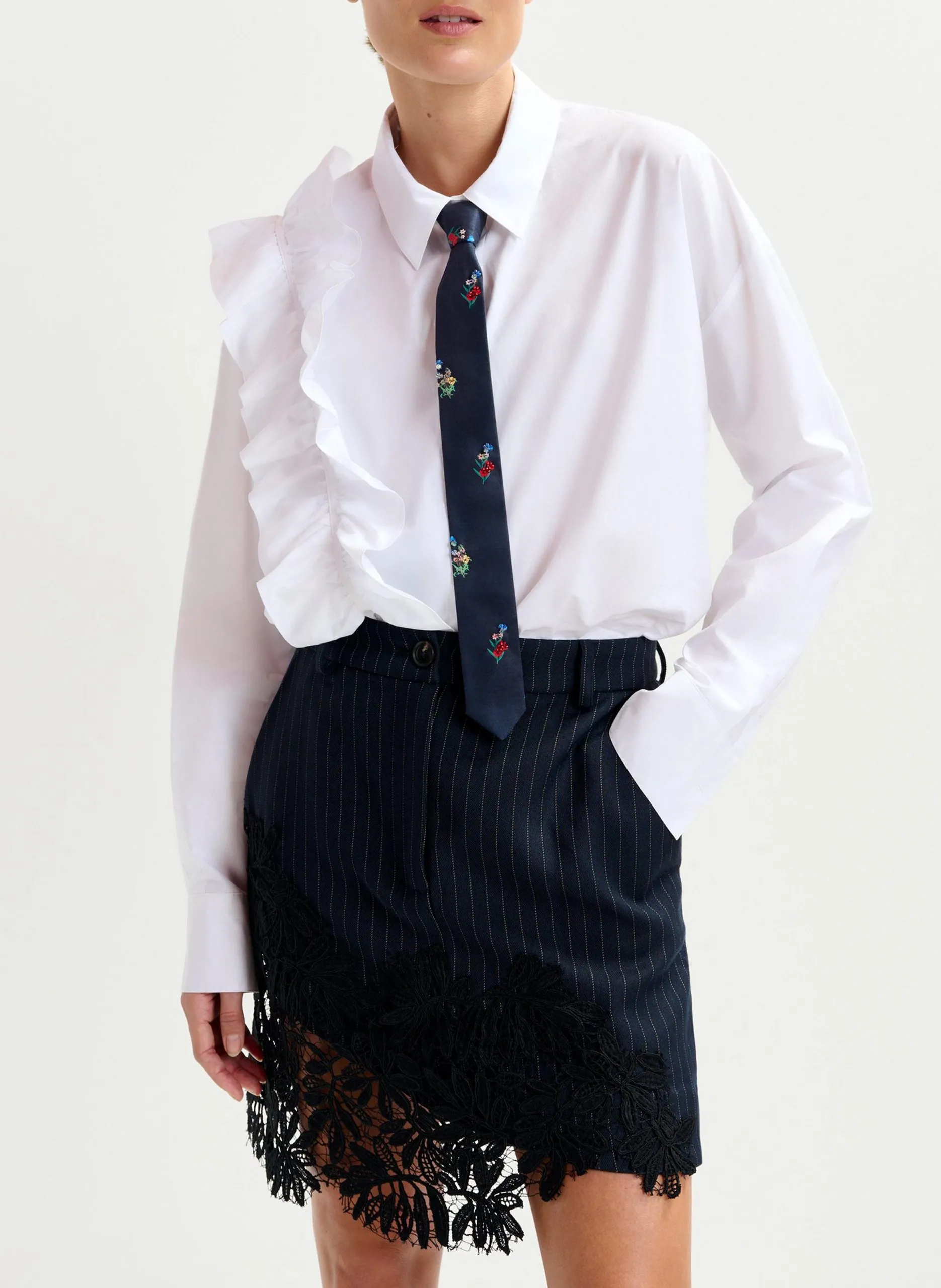 Kurzer gestreifter Rock mit Spitze Blau INTERIOR