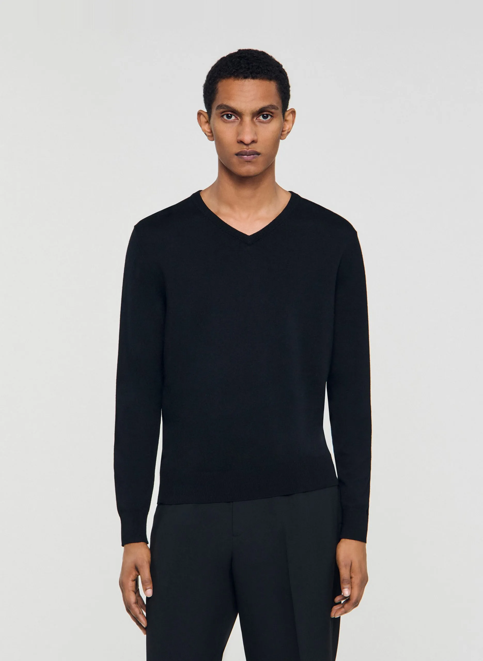 Caissa - Wollstrickpullover mit V-Ausschnitt und Details Schwarz