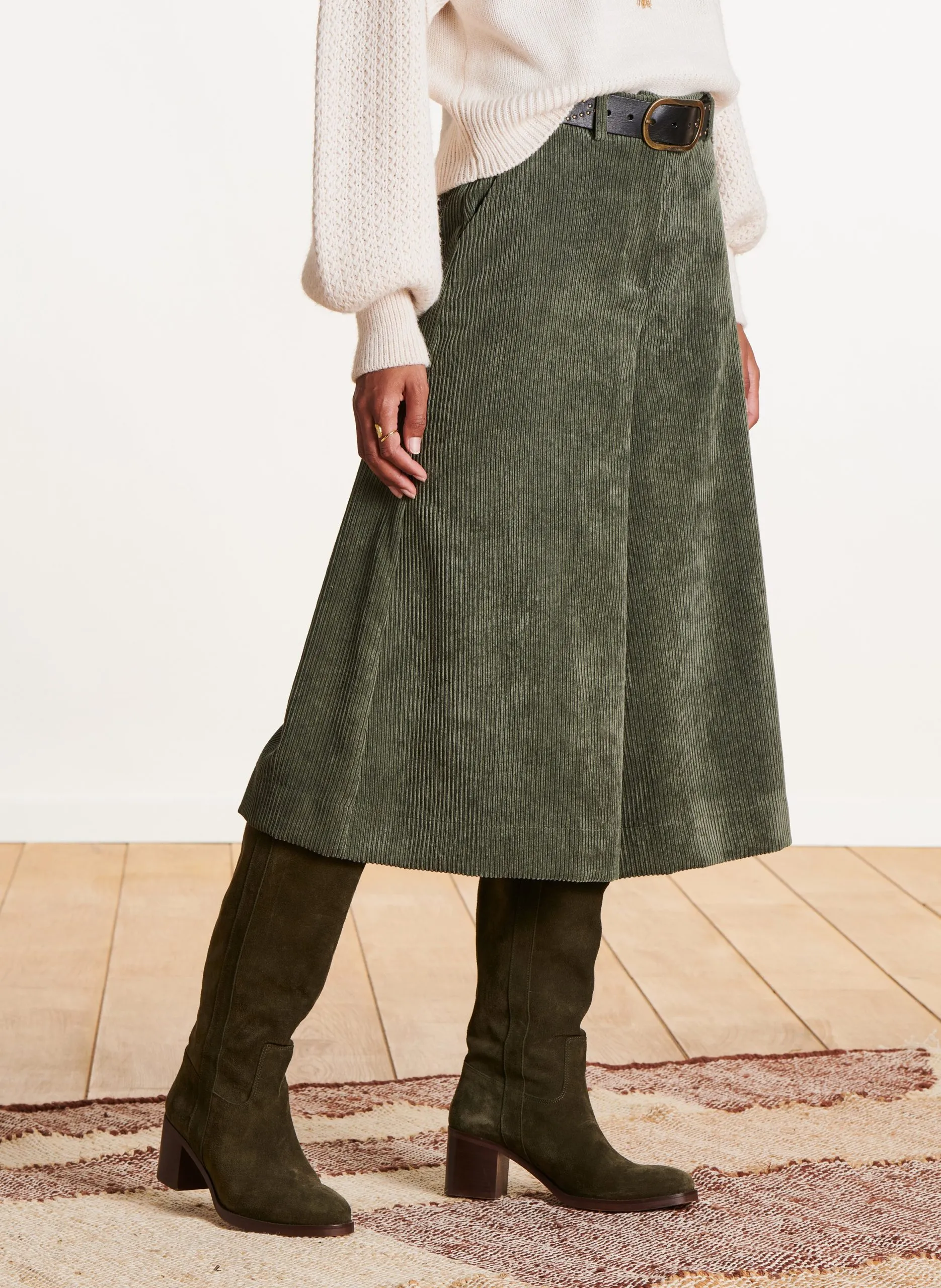 Weite Bermudashorts aus Cord Grun