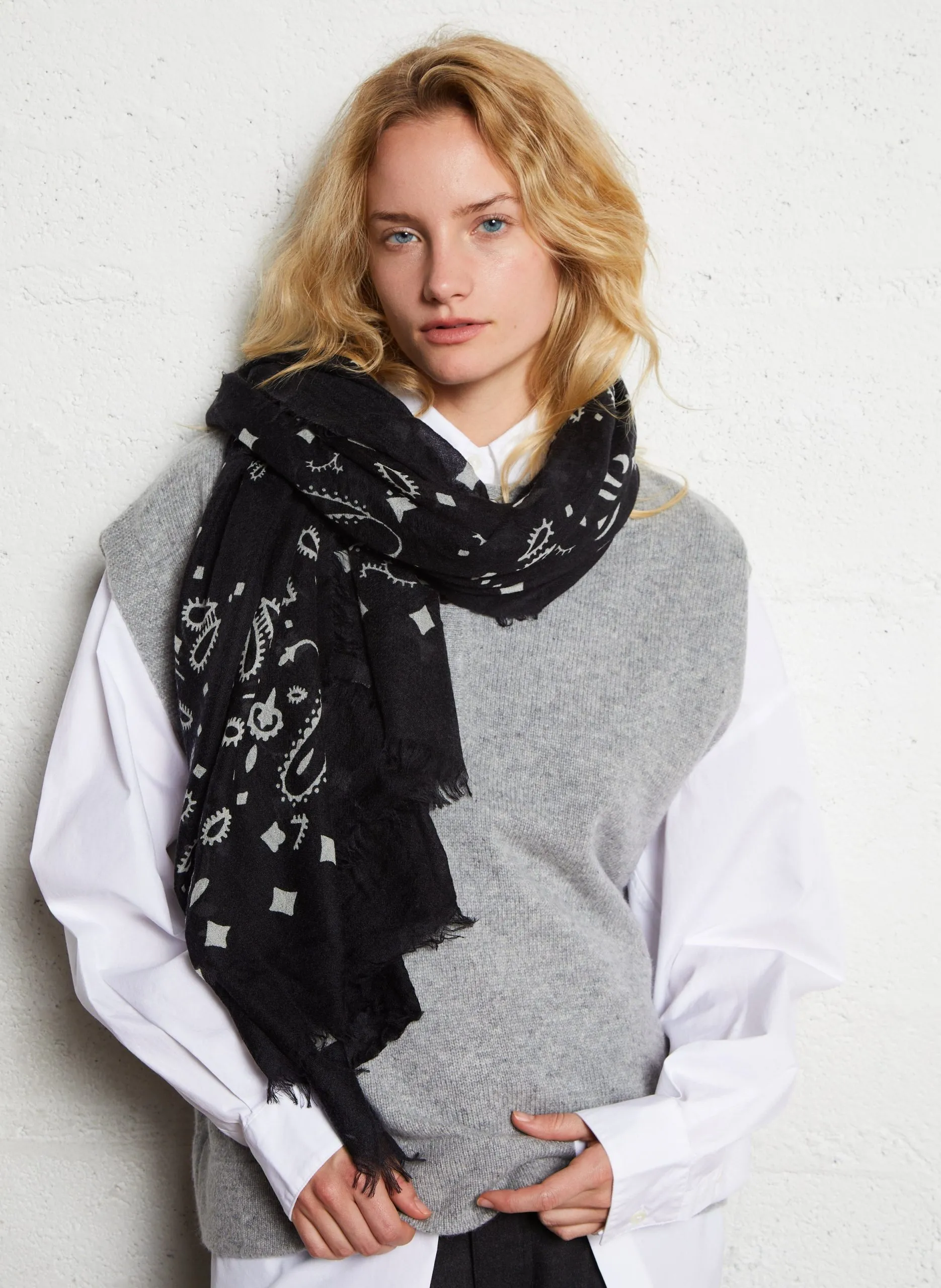 Tuch aus Kaschmir-Voile mit Print Schwarz EFFY