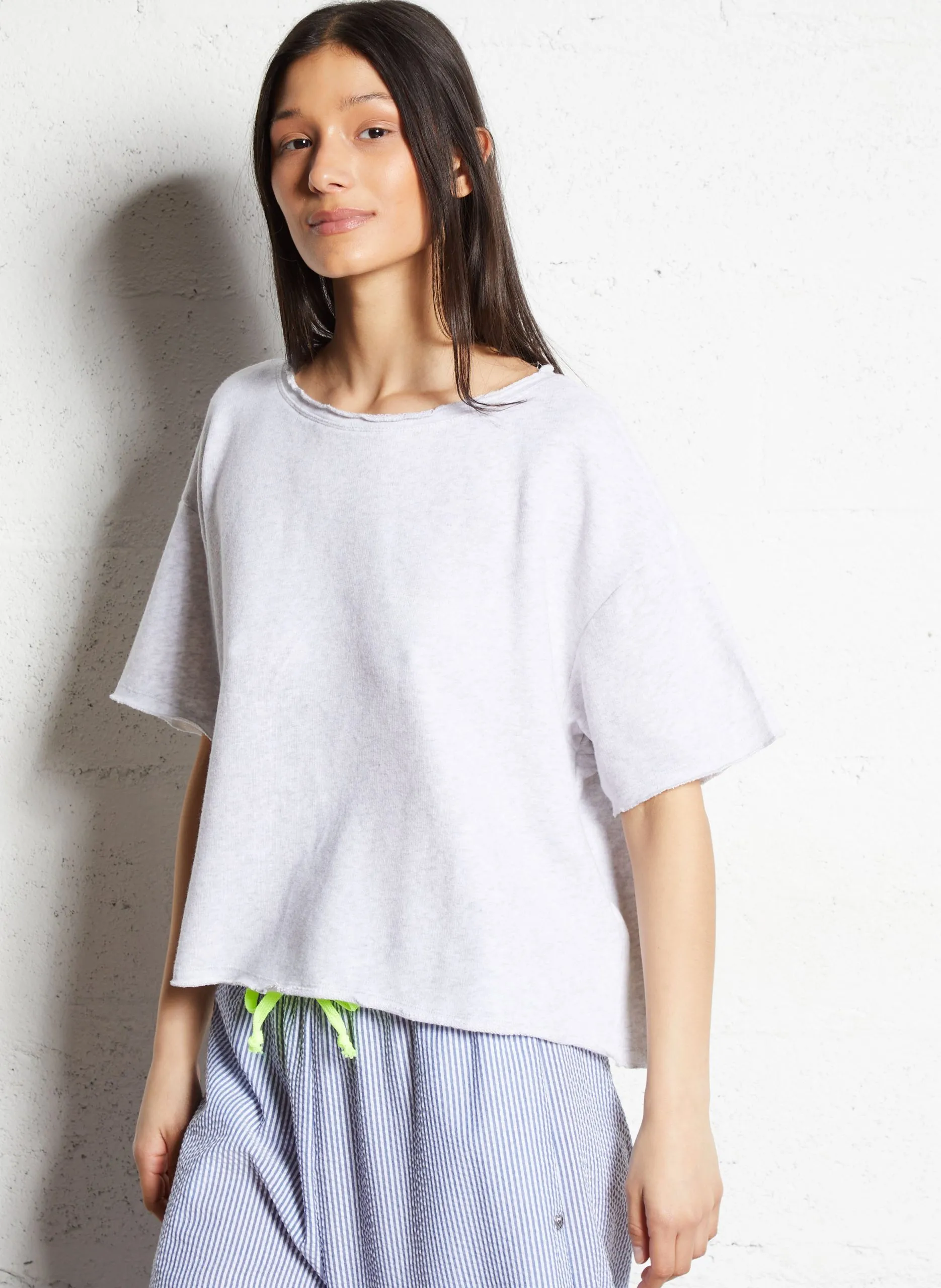 Oversize T-Shirt in Uni mit Logo Grau ATUBAY