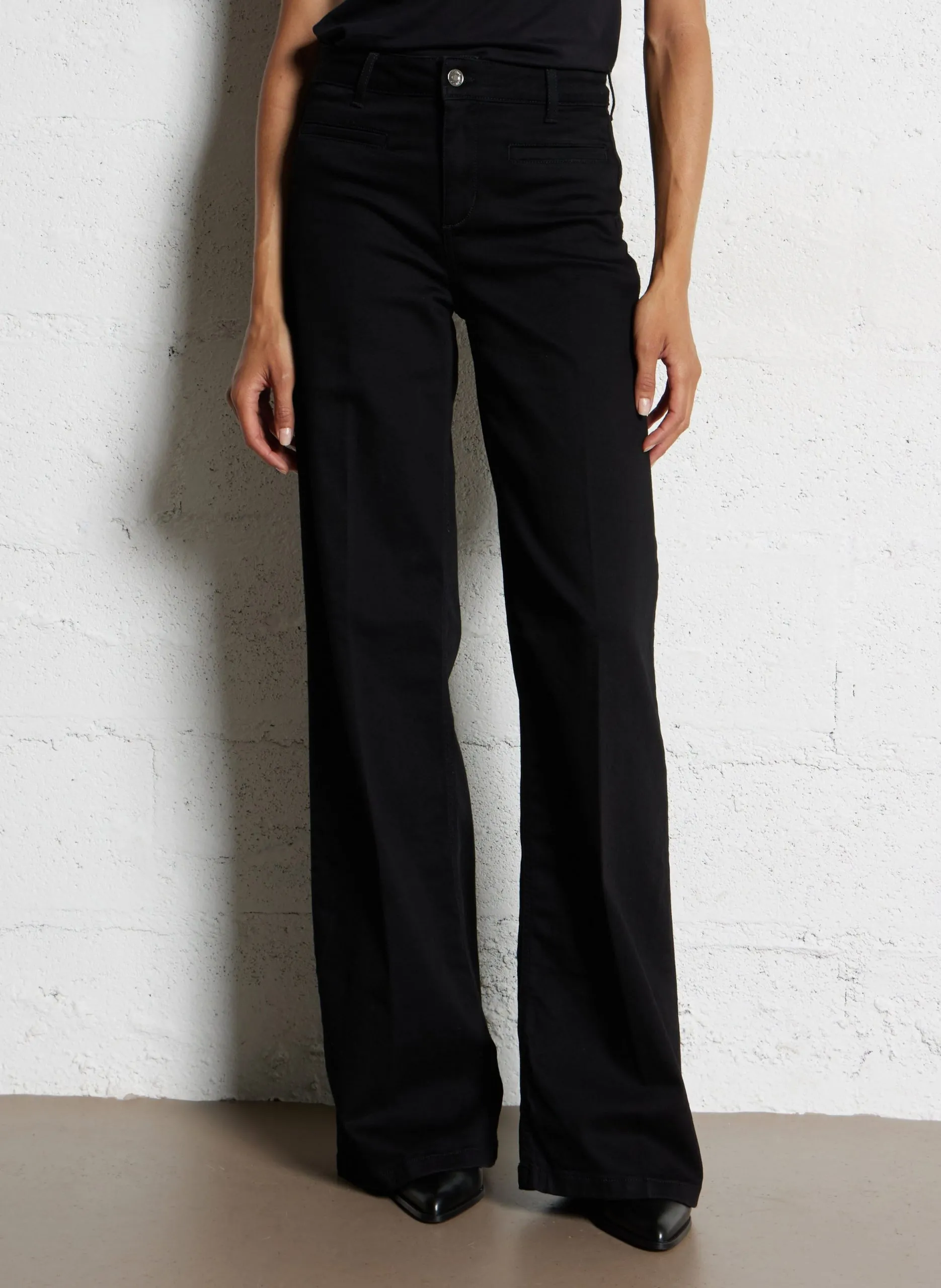 Farbige Straight Cut Jeans mit 5 Taschen Schwarz