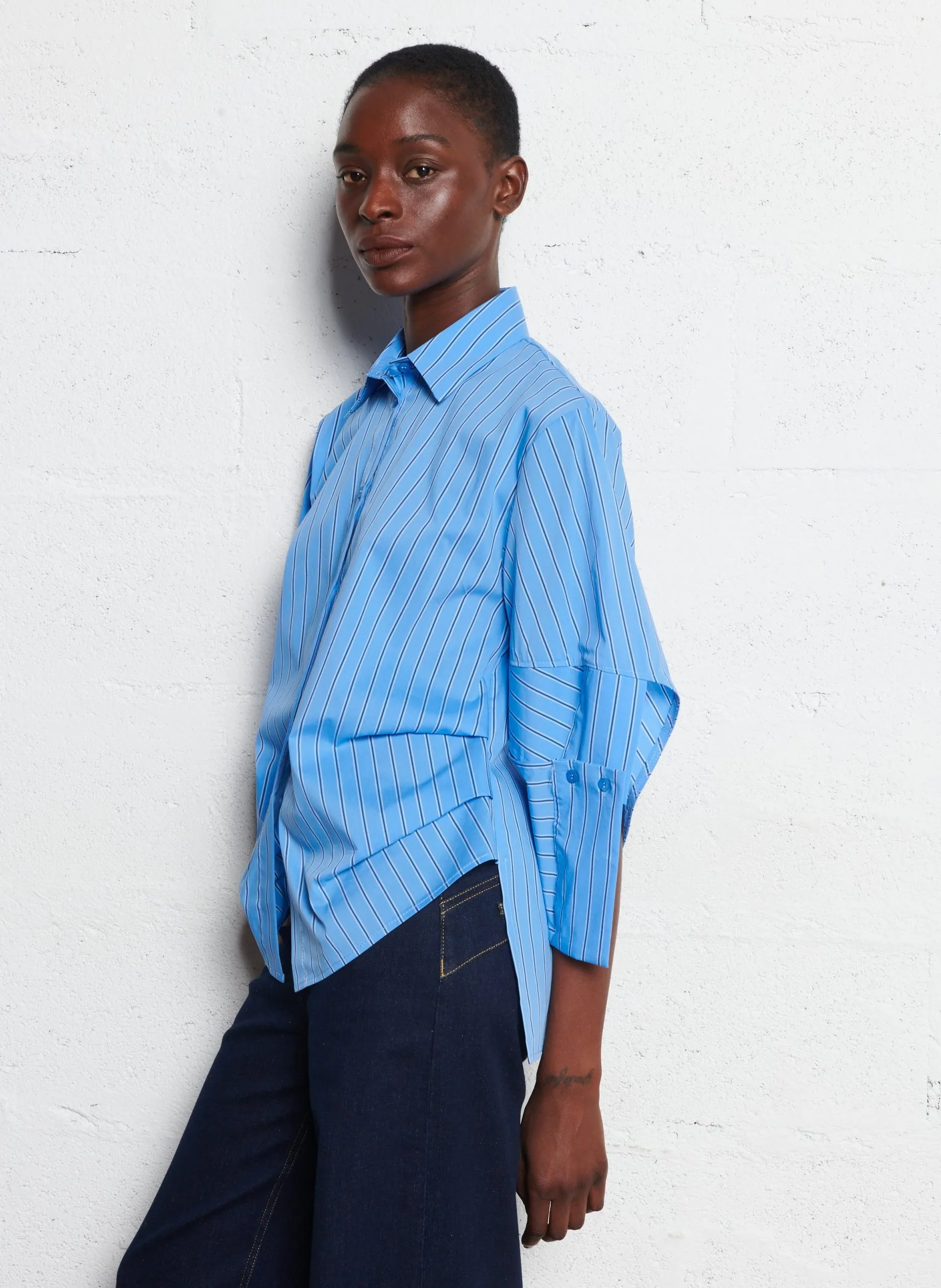 Taillierte Bluse mit Streifen und Raffungen Blau