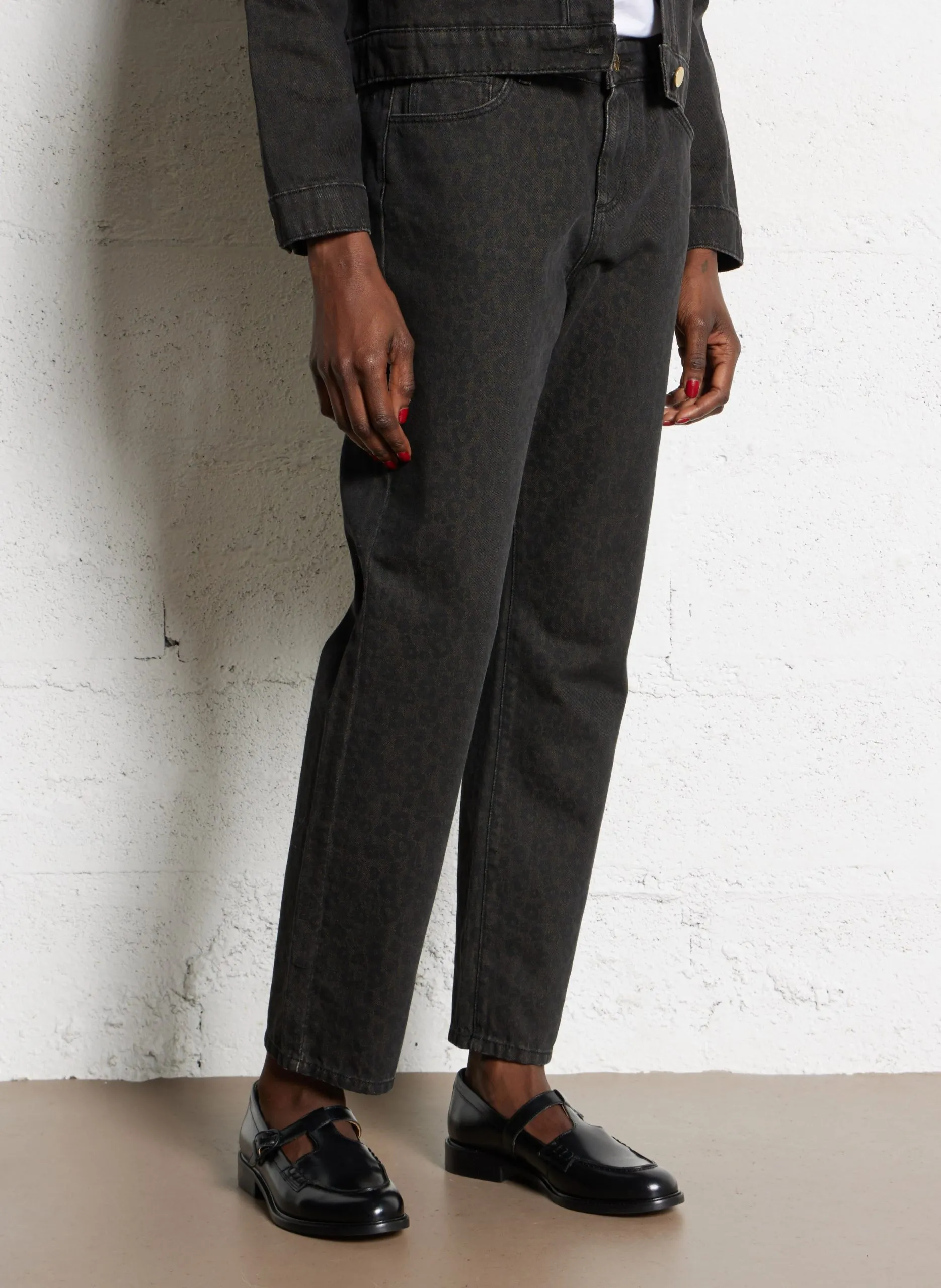 Straight Cut Jeans aus bedruckter Baumwolle Braun