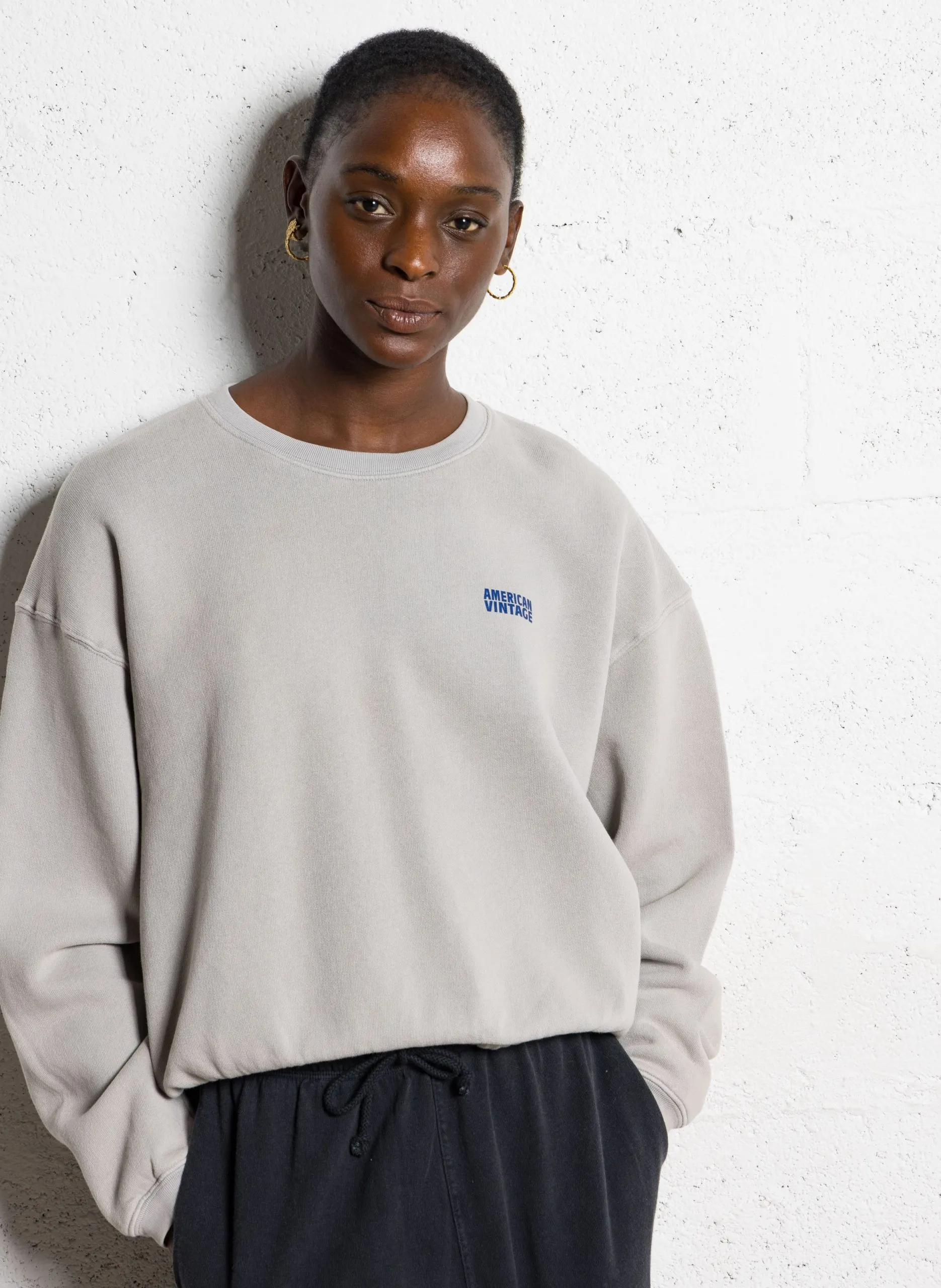 Kurzes Sweatshirt aus Baumwoll-Mix mit Rundhalsausschnitt Grau IZUBIRD